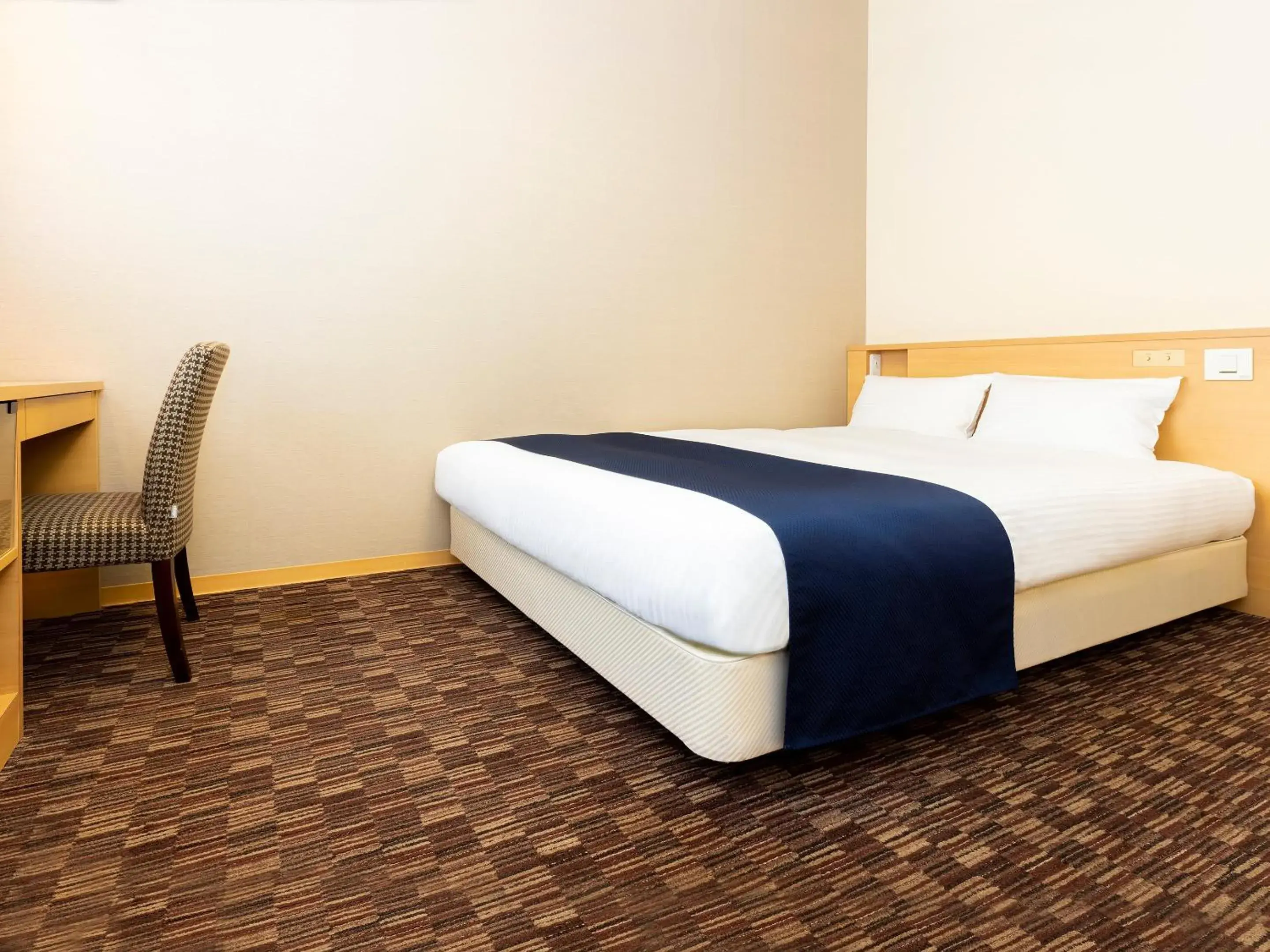 Double Room with Small Double Bed - single occupancy - Non-Smoking in Hotel WBF Grande Asahikawa Double Room with Small Double Bed - single occupancy - Non-Smoking in Hotel WBF Grande Asahikawa