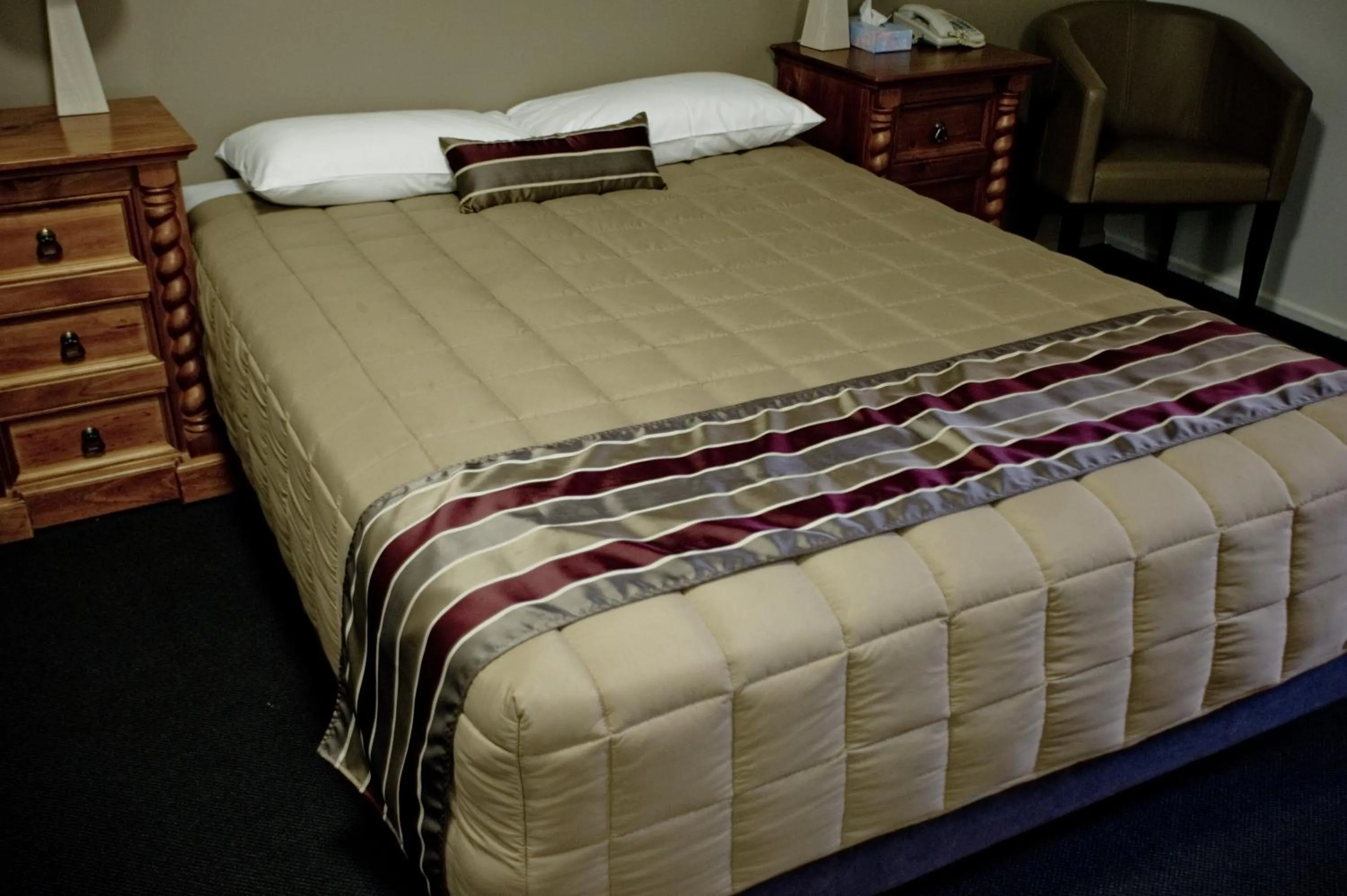 Bed in Centrepoint Motor Inn