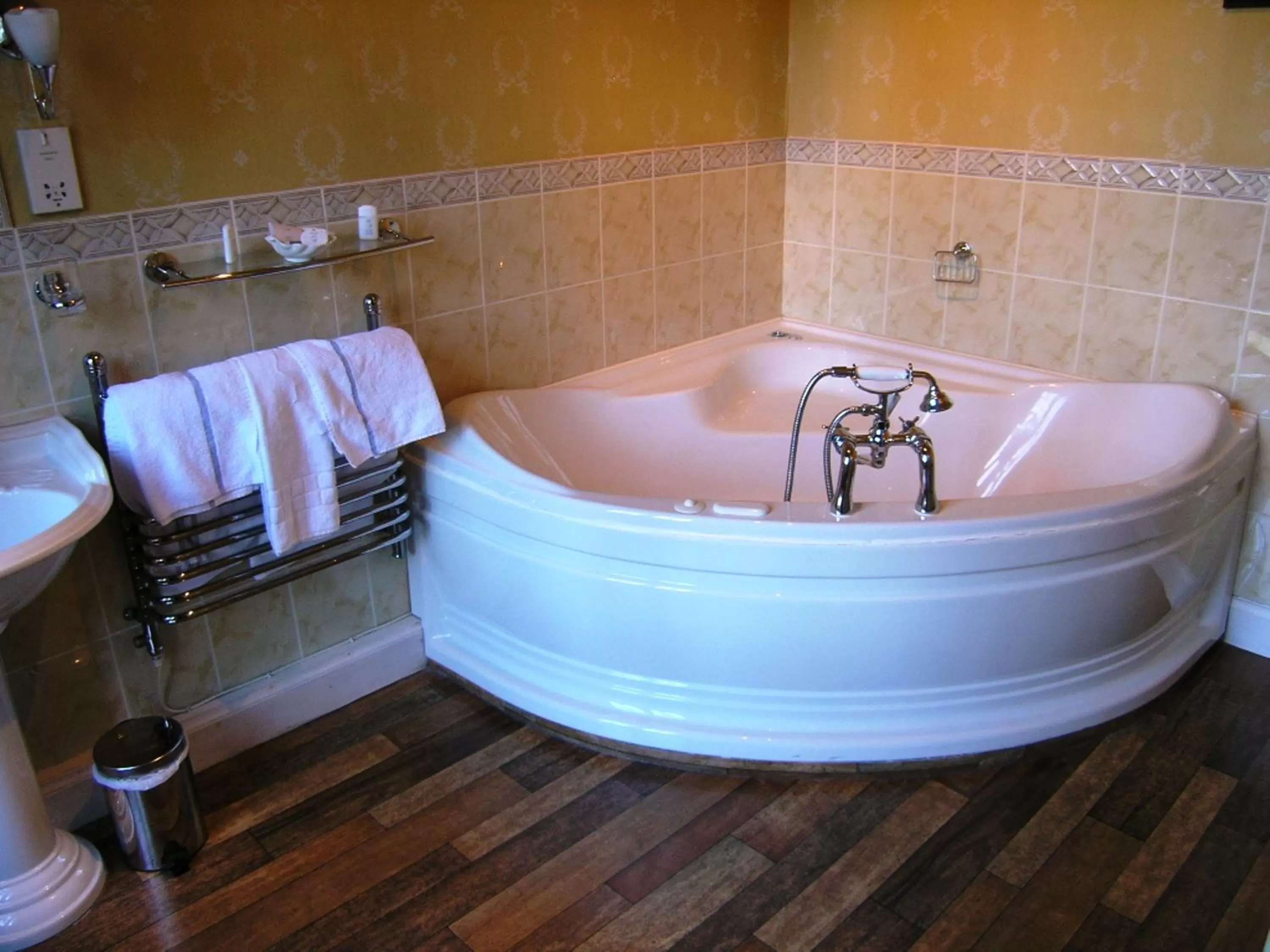 Bathroom in Atholl Arms