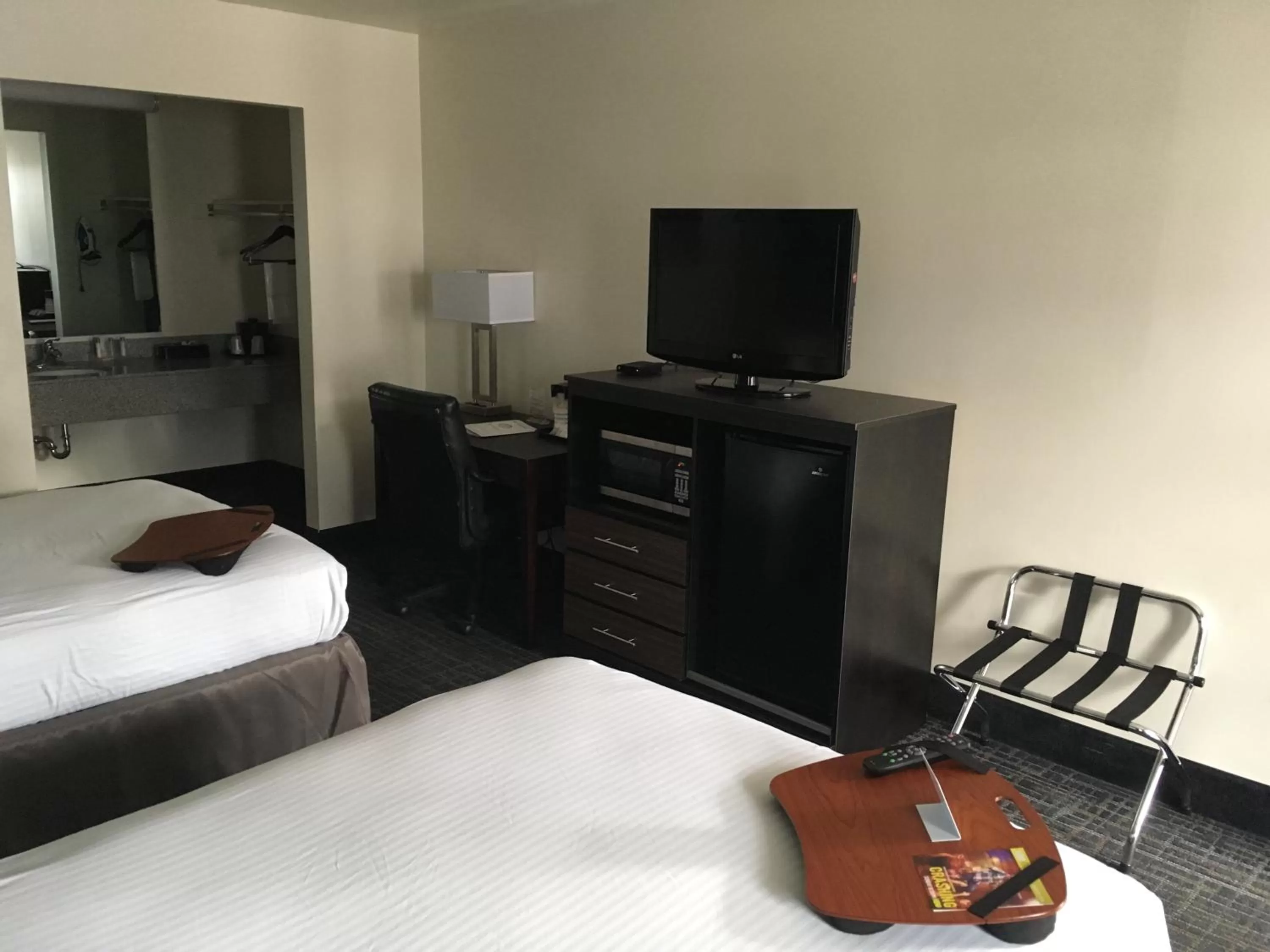 Bedroom, Bed in St. Michaels Inn