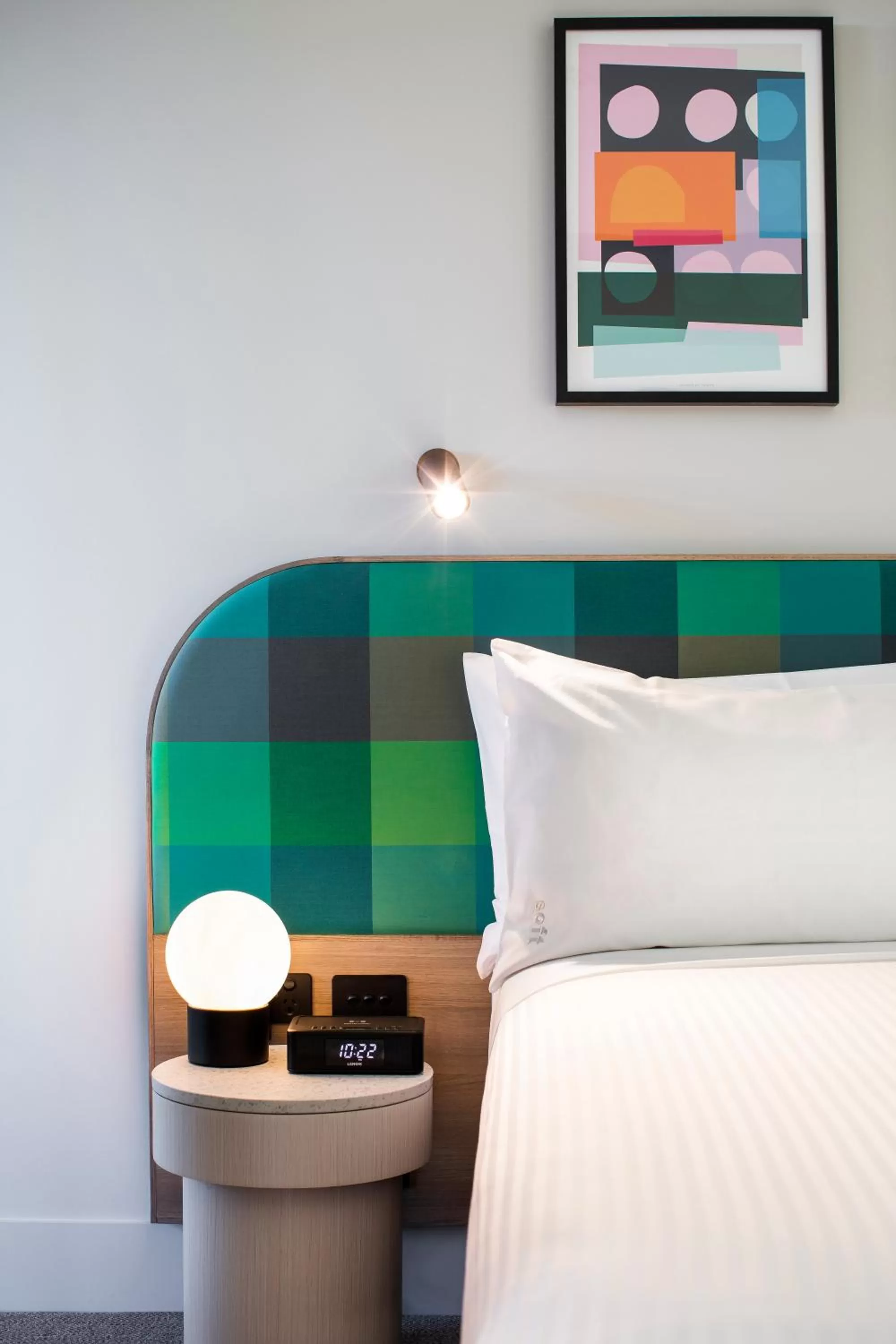 Bed in Holiday Inn Werribee by IHG