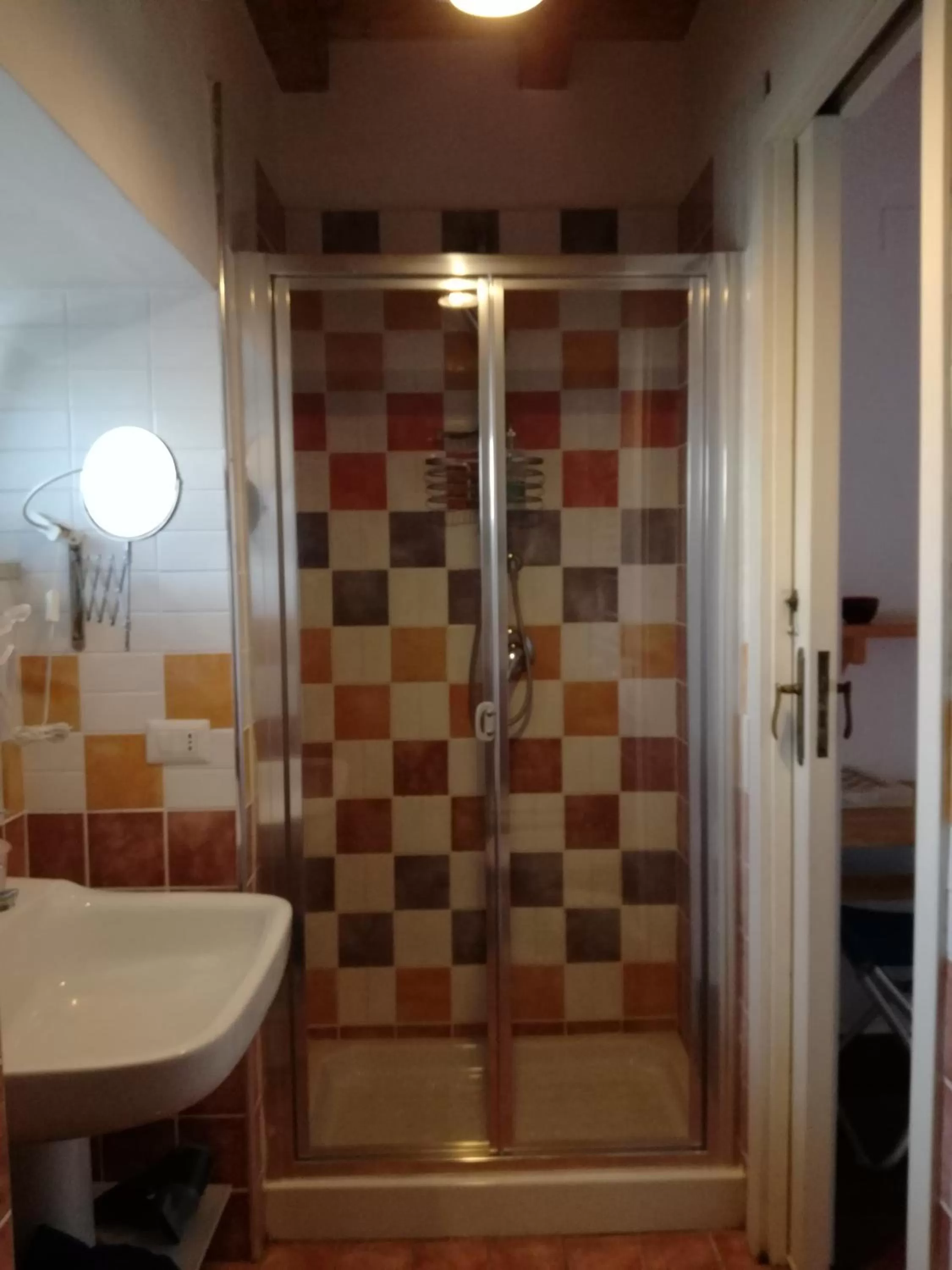 Shower in B&B PompeiLog