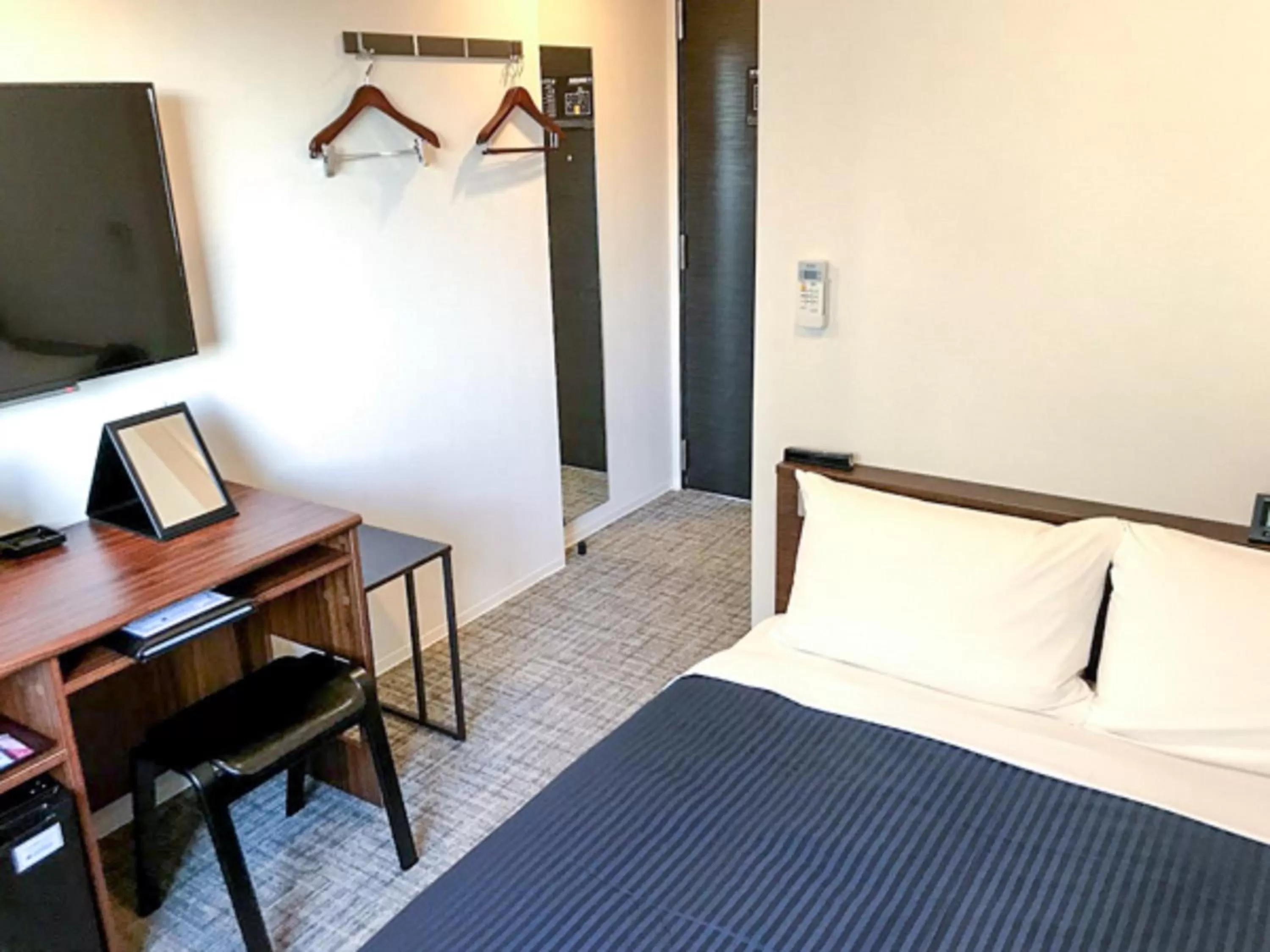 Bed in HOTEL LiVEMAX Chiba Soga-Ekimae