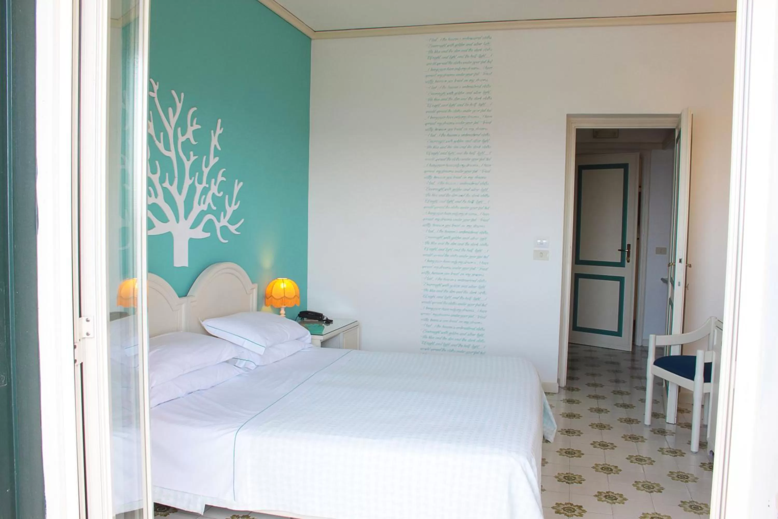 Bed in Sunbay Park Hotel