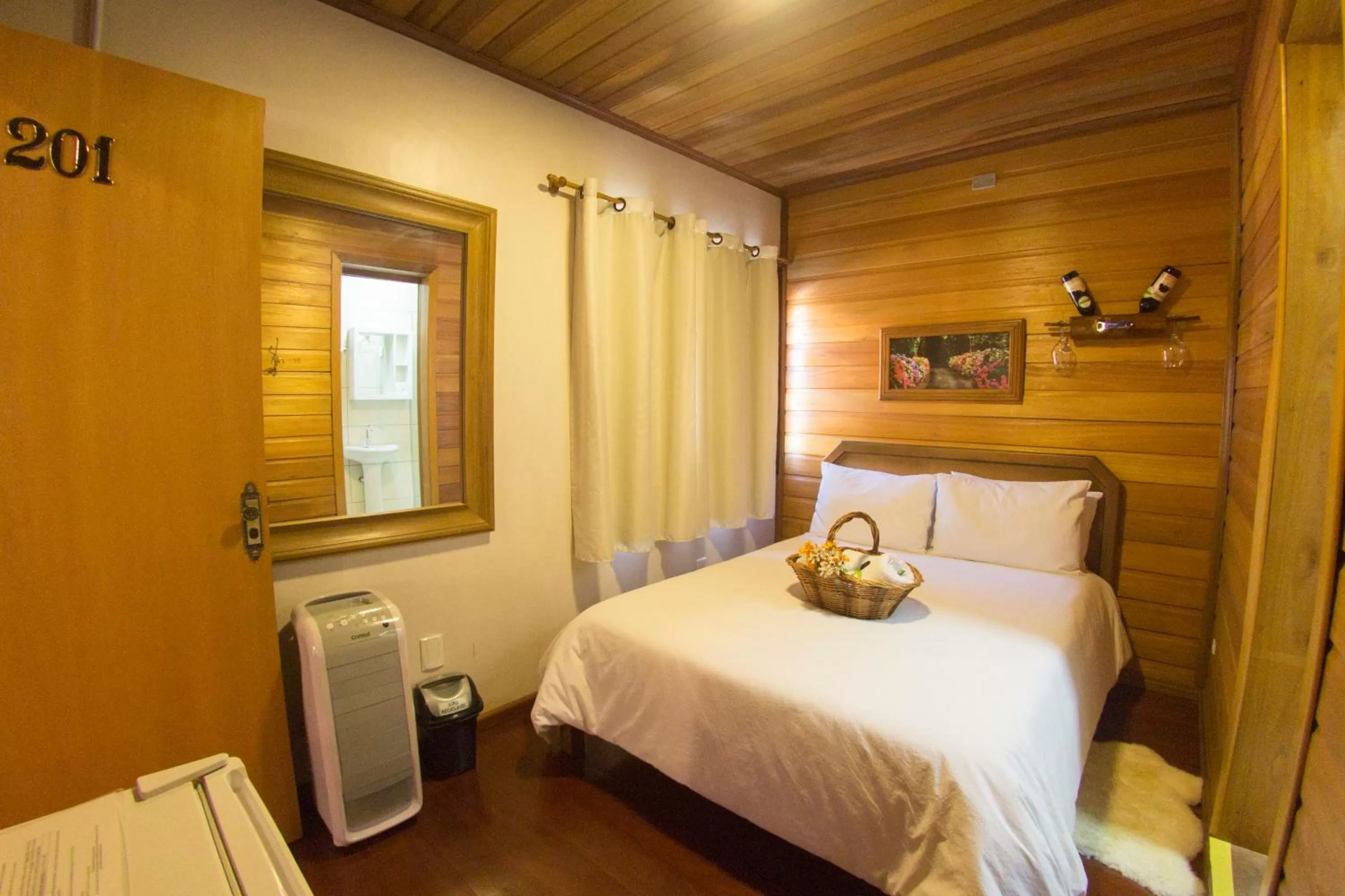 Photo of the whole room, Bed in Pousada Green House by Conrado Vitali