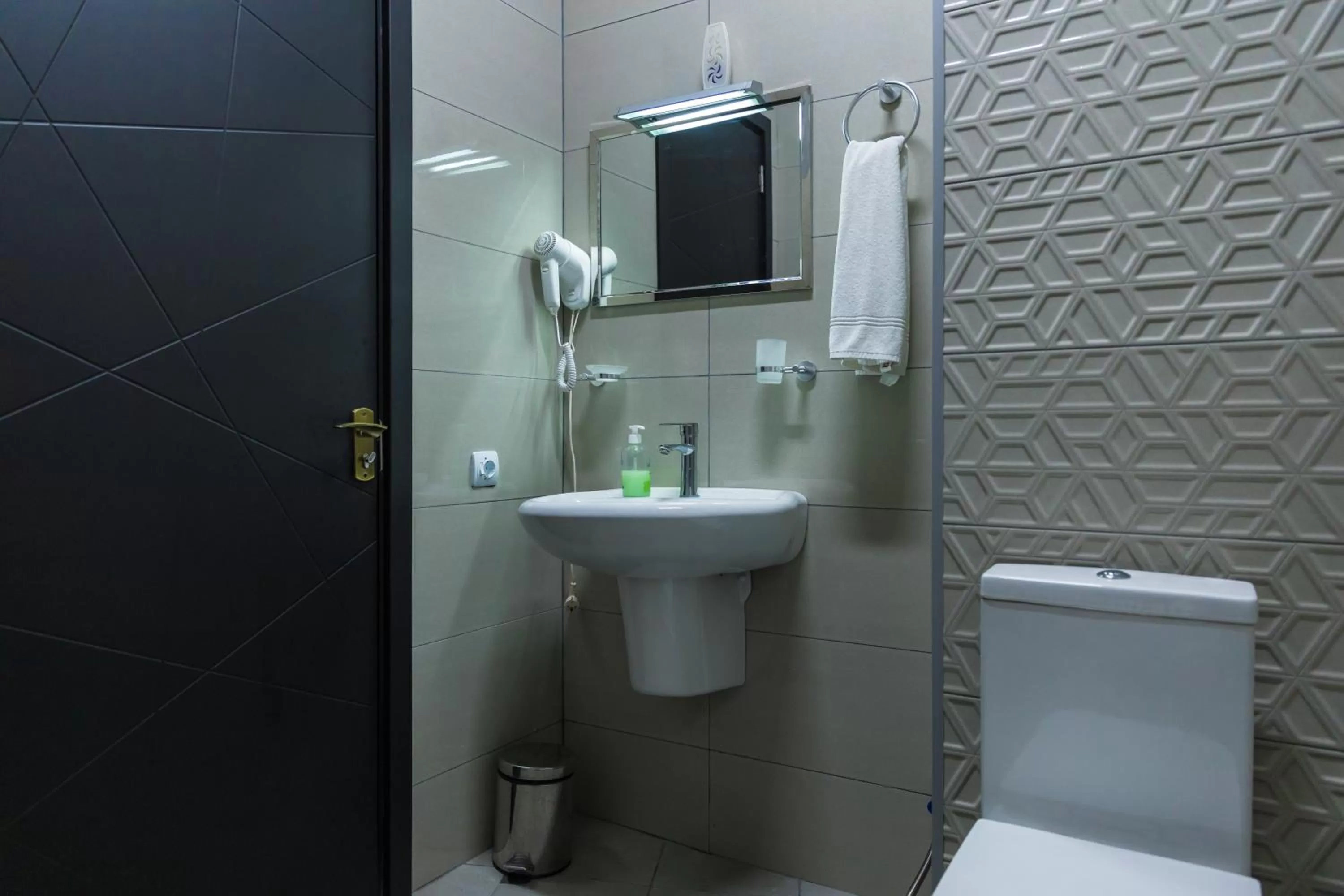 Bathroom in TJ GARDENS