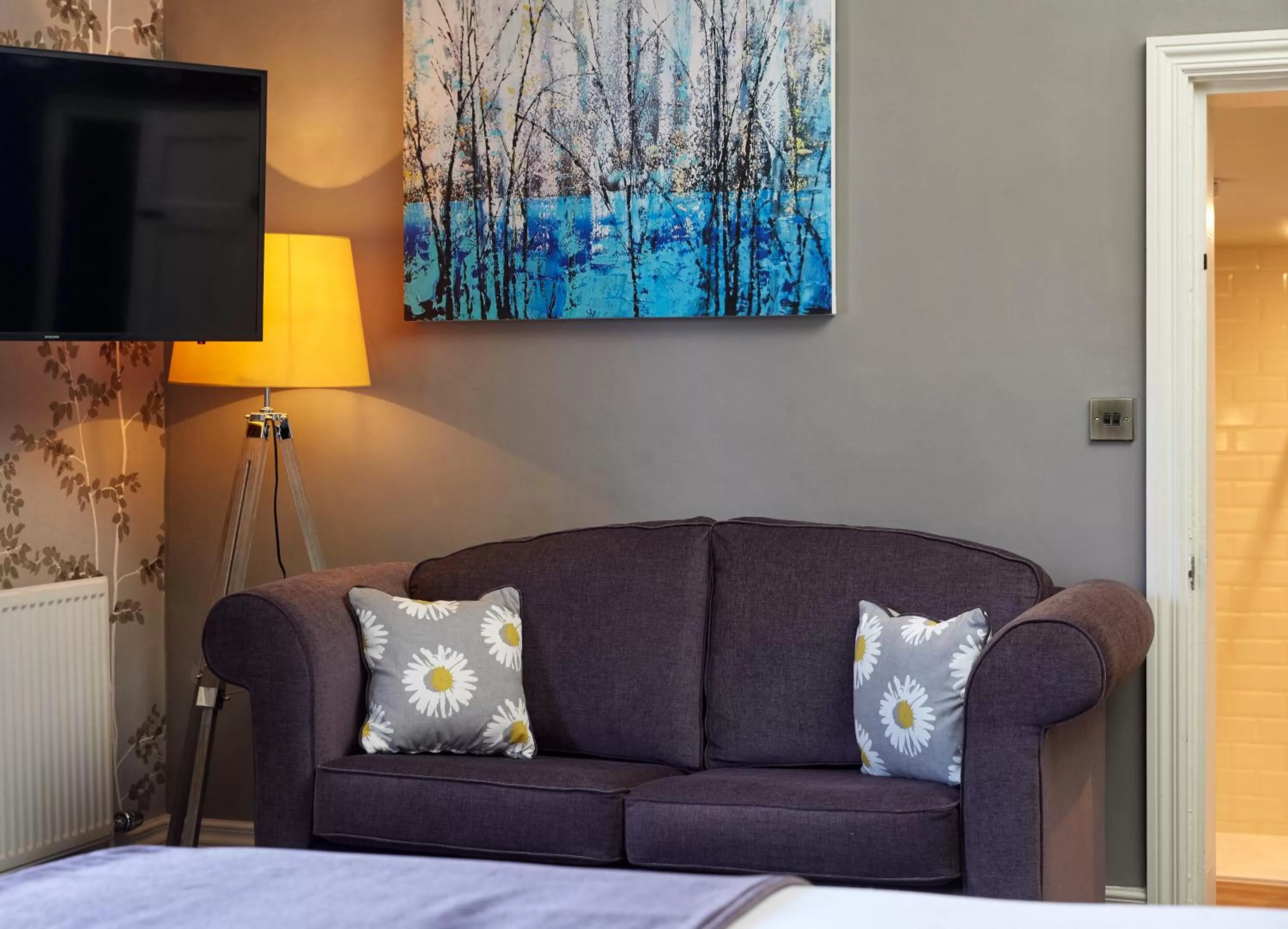 TV and multimedia, Seating Area in Riverside Inn by Chef & Brewer Collection