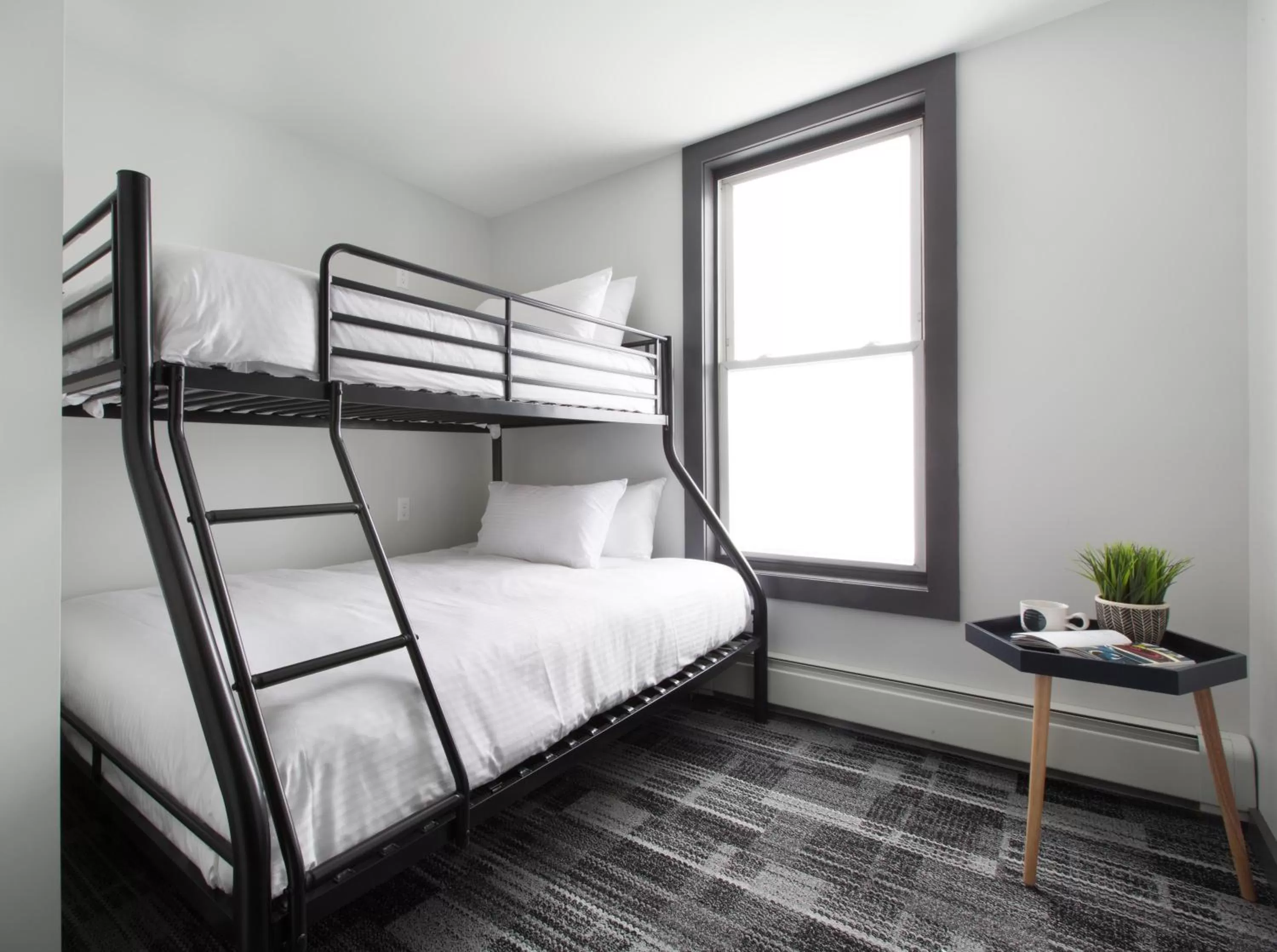 Bed in Main and Mountain