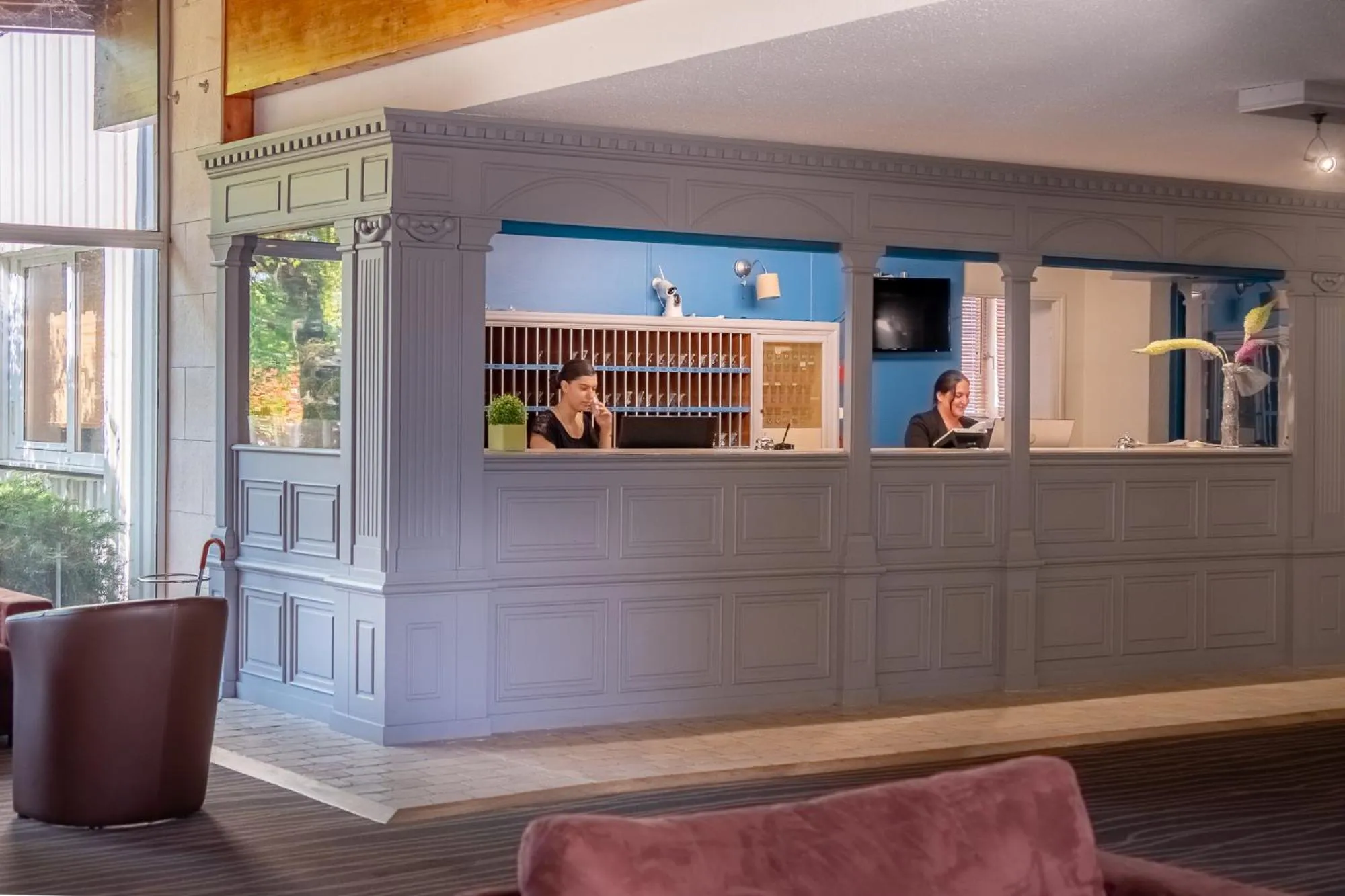 Lobby or reception in Hôtel Akena Poitiers Nord Futuroscope