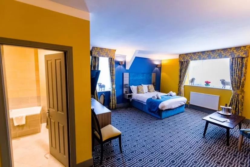 Bed in Stonecross Manor Hotel