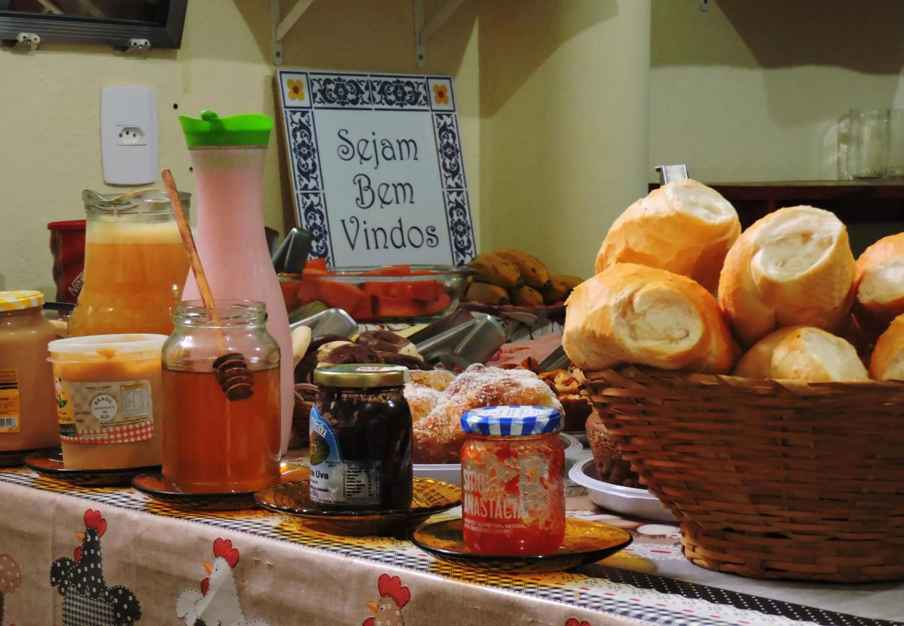 Buffet breakfast in Pousada Encanto e Magia