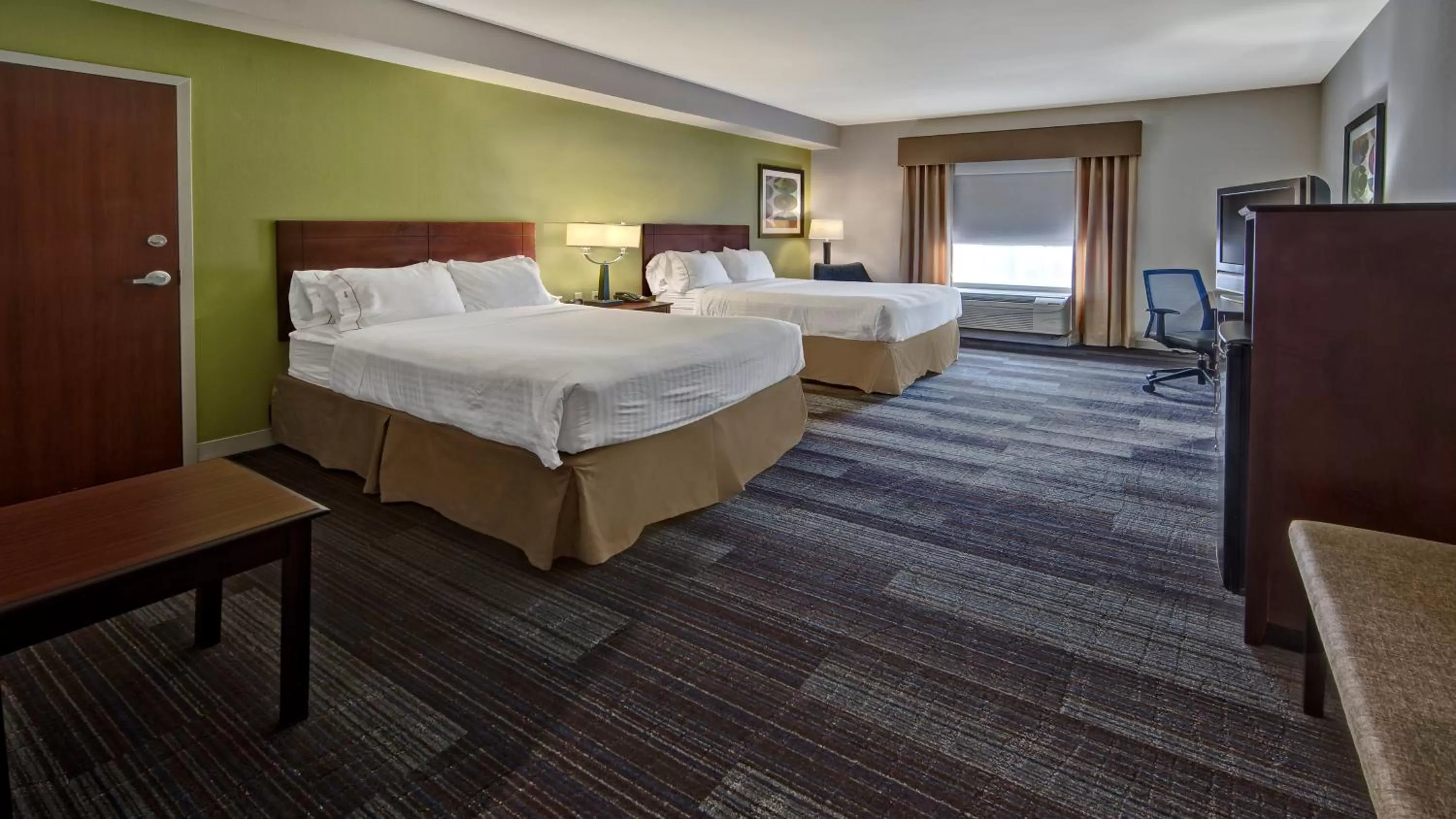 Photo of the whole room, Bed in Holiday Inn Express & Suites Cookeville by IHG