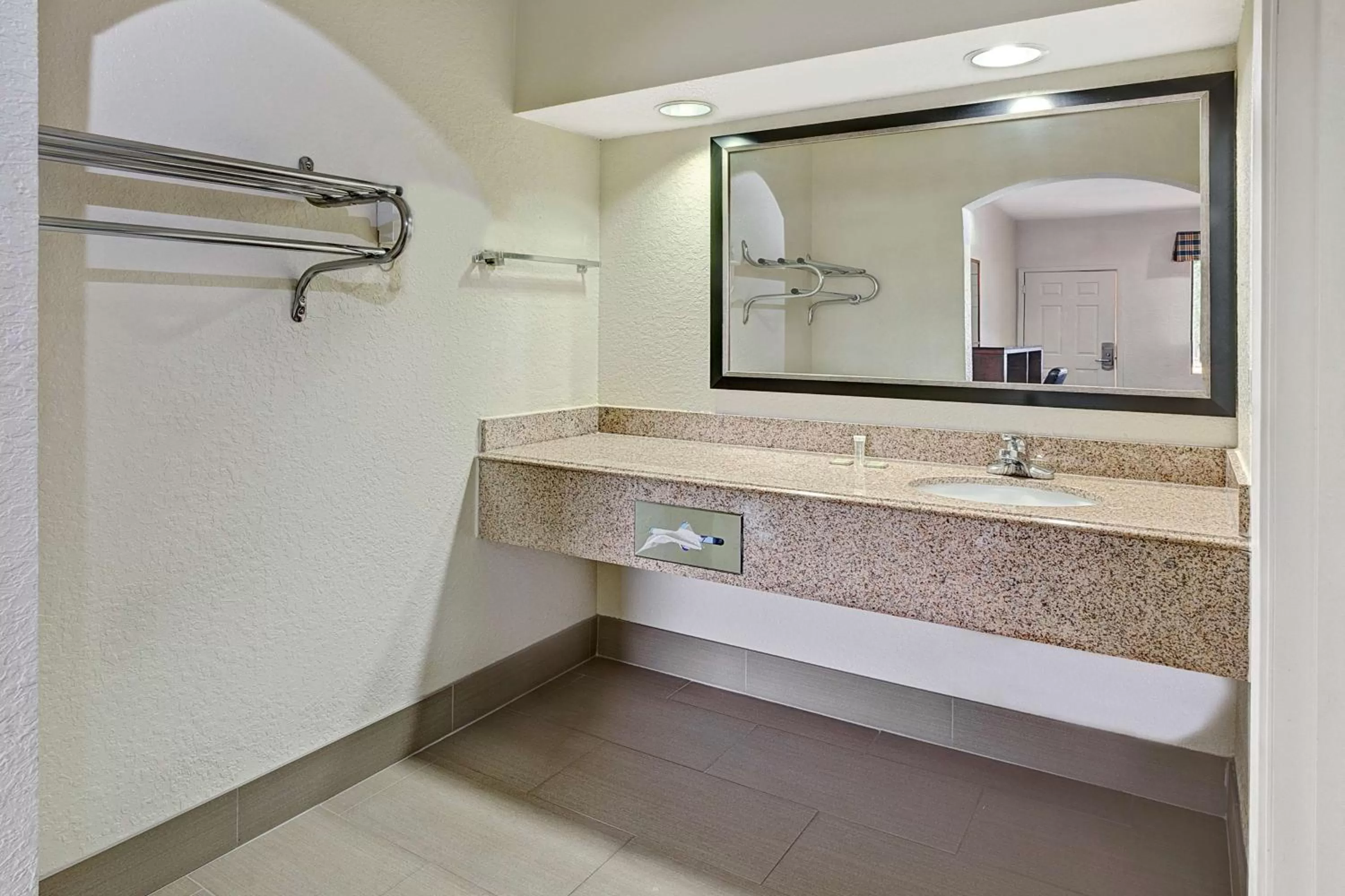 King Room with Roll-In Shower - Mobility/Heraing Accessible/Non-Smoking in Super 8 by Wyndham Houston Hobby Airport South