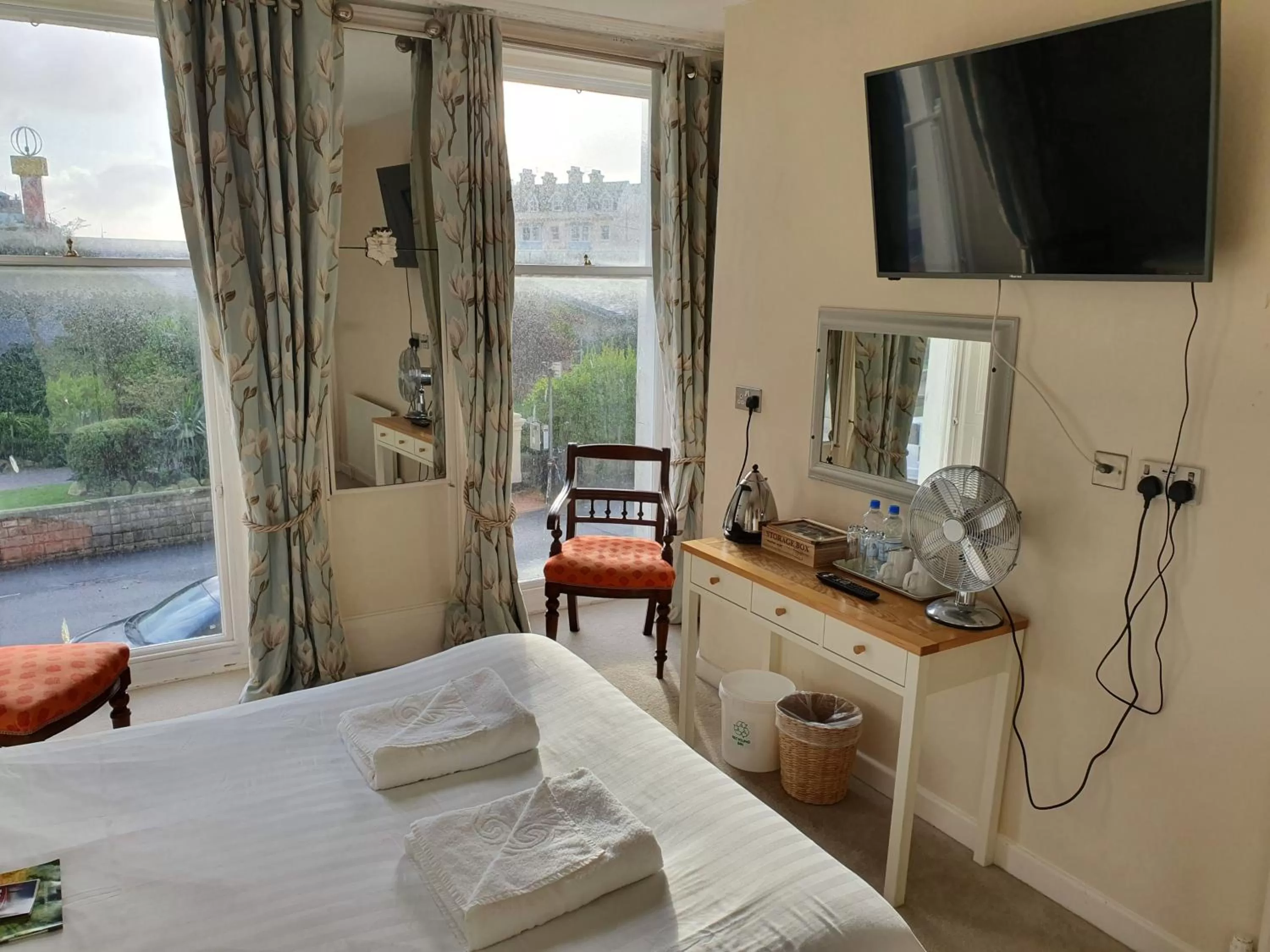 Sea view, Bed in Alexandra Hotel