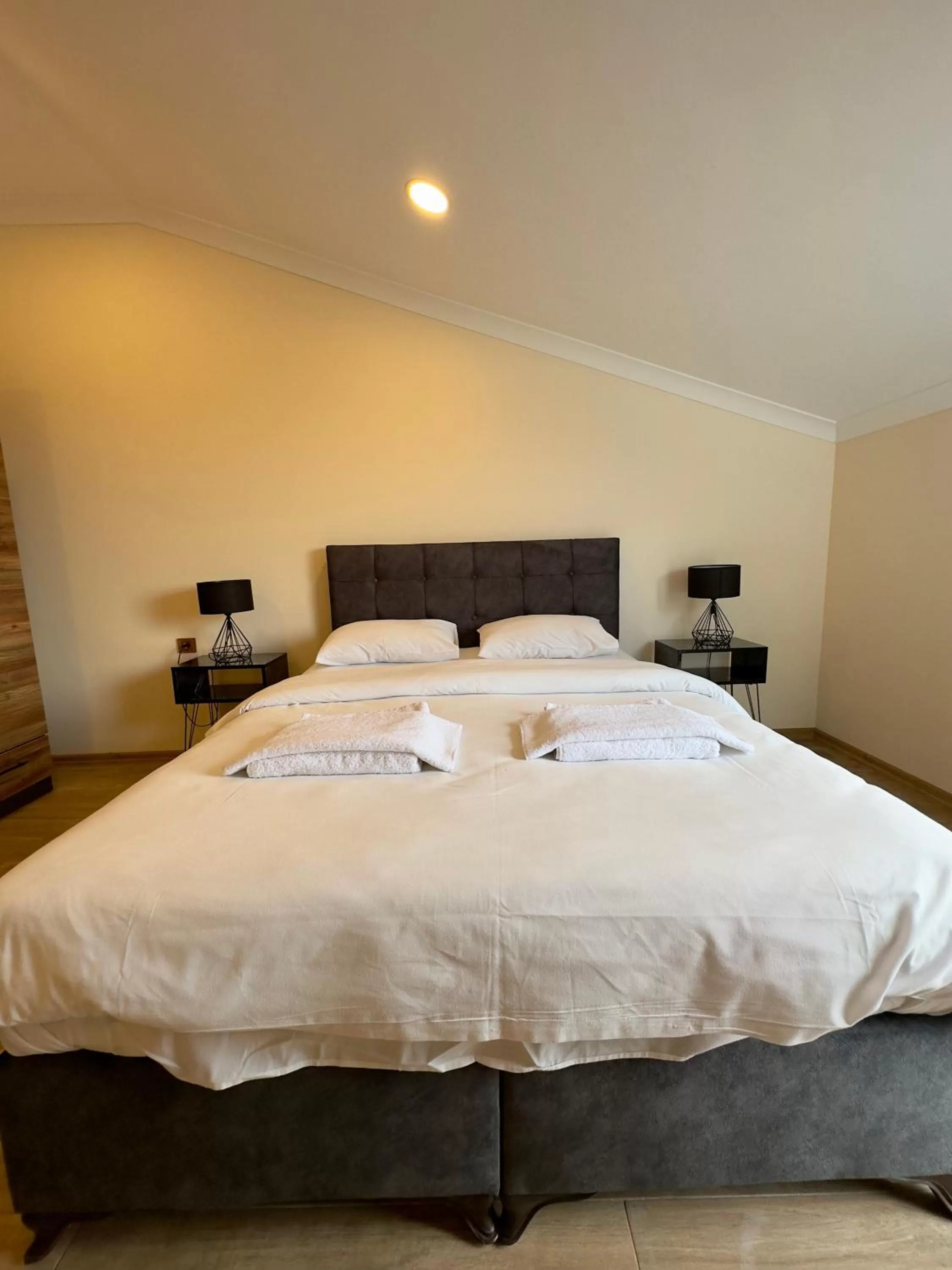 Bedroom in White House Apart