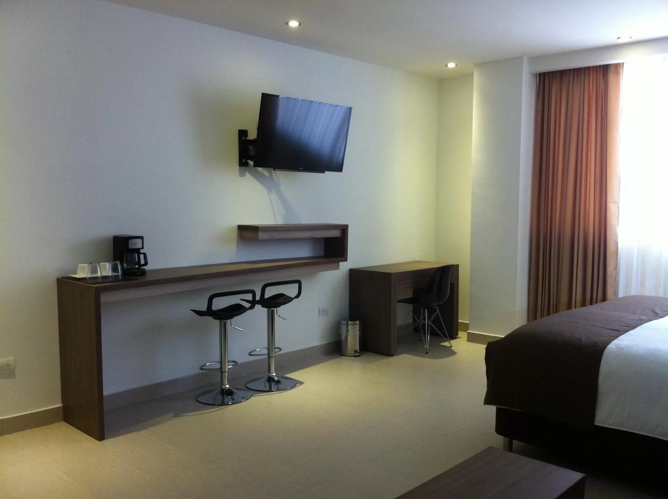 Bedroom, TV/Entertainment Center in Hausen Hotel - Suites