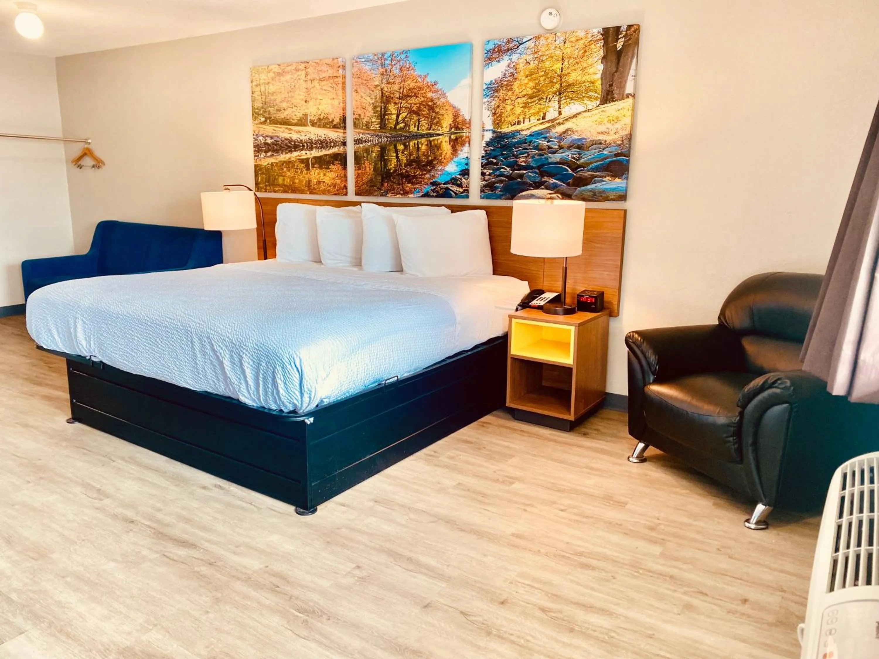 Standard King Room - Smoking in Days Inn by Wyndham Ardmore