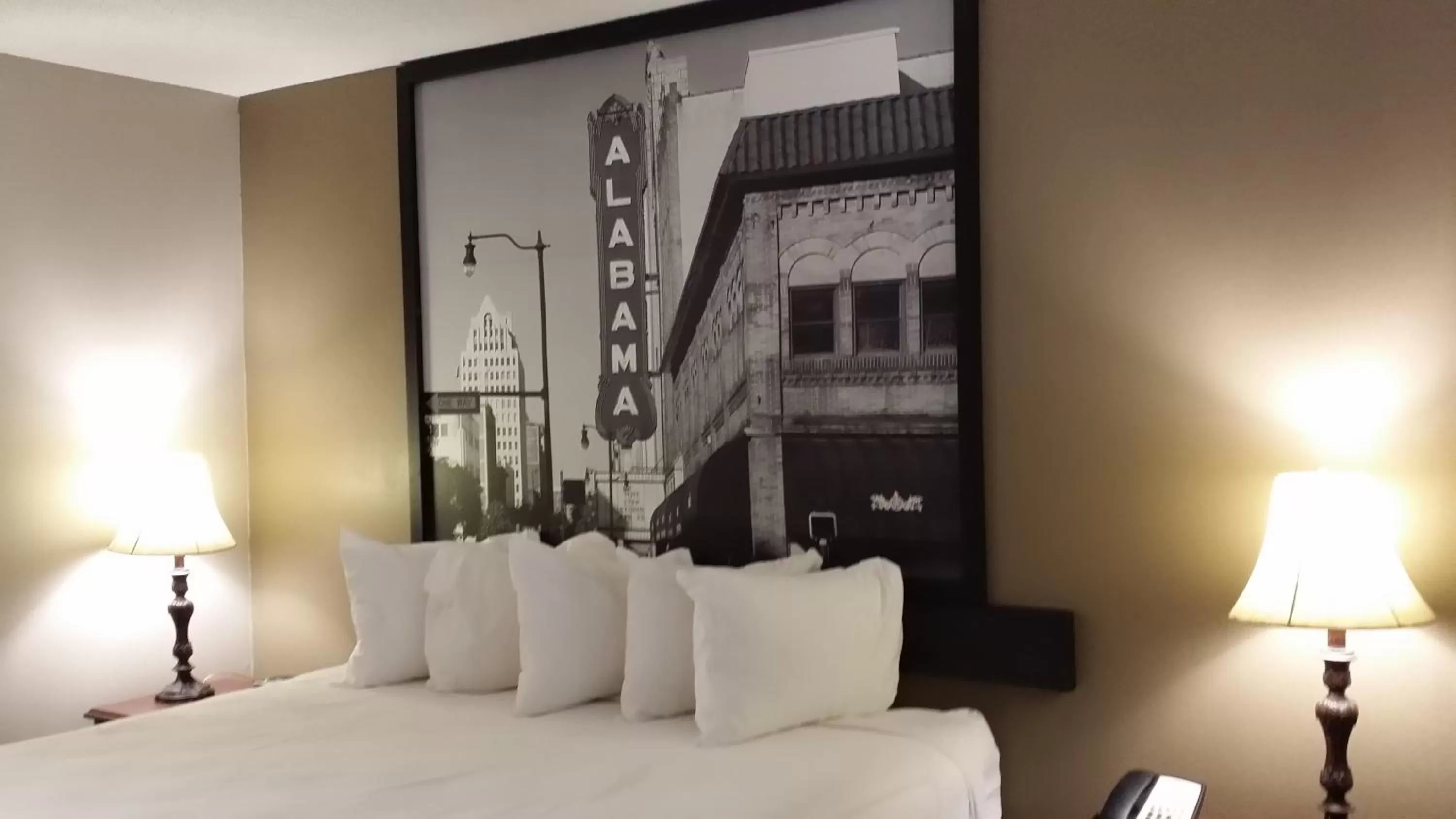 Decorative detail, Bed in Super 8 by Wyndham Alexander City