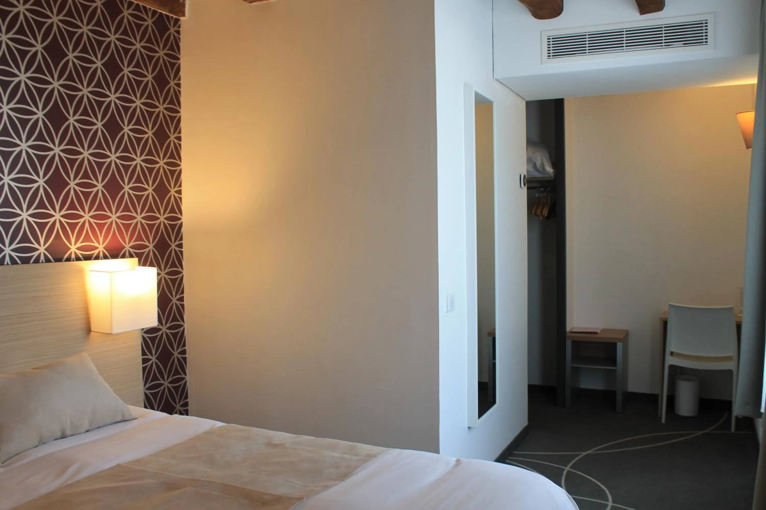 Bed in Hôtel Le Blason