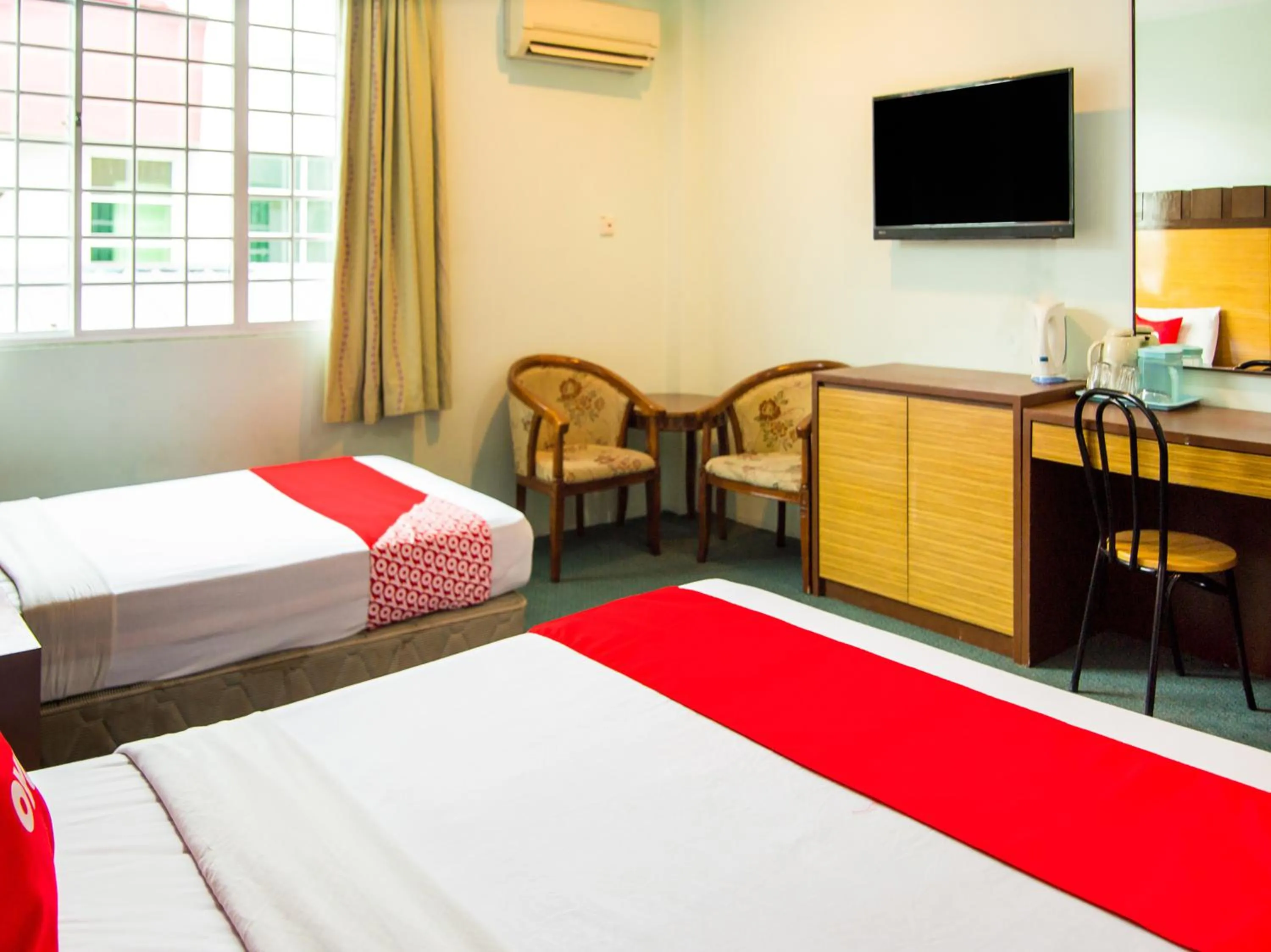 Bedroom, Bed in OYO 89408 Royal Hotel