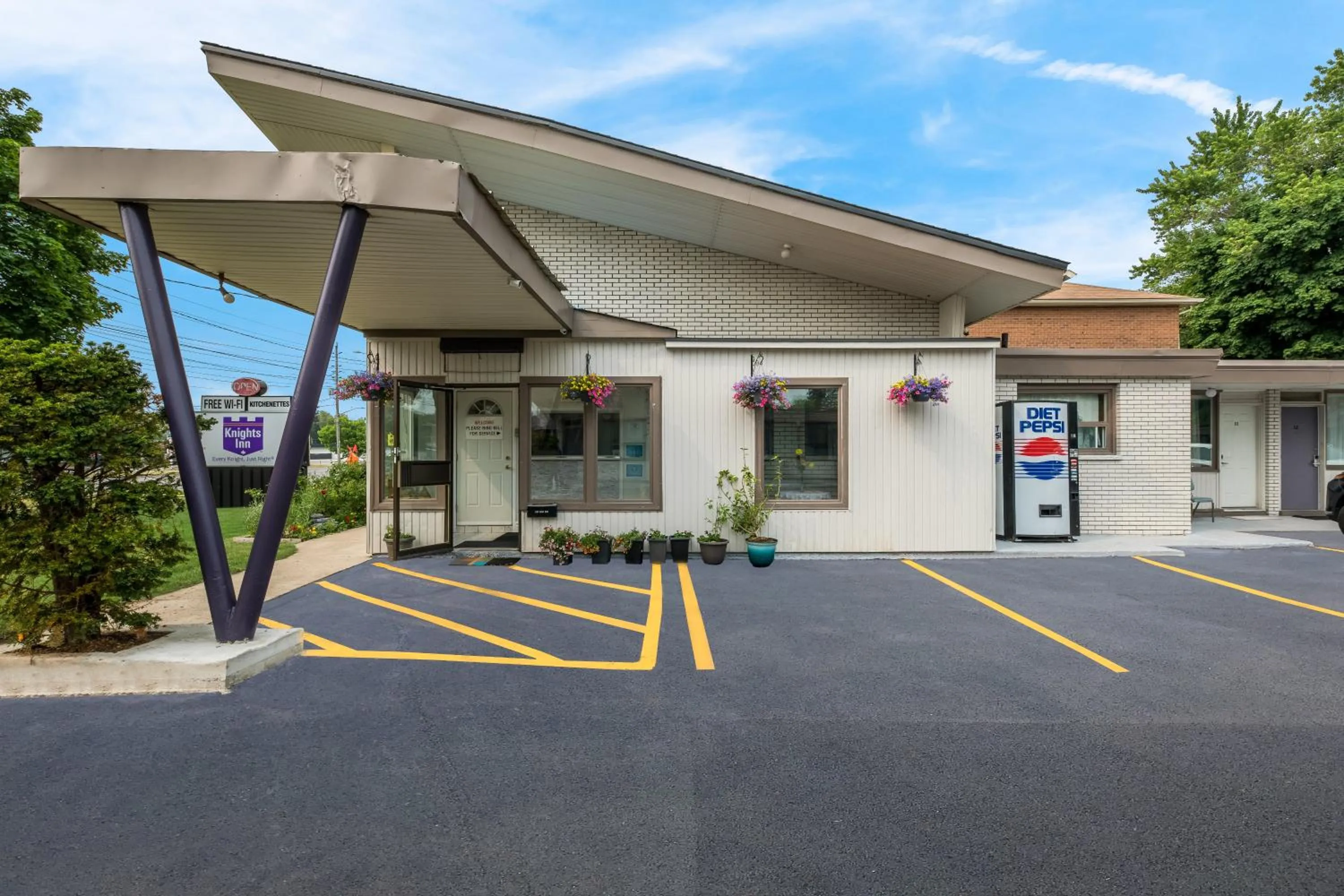 Property building in Knights Inn Burlington