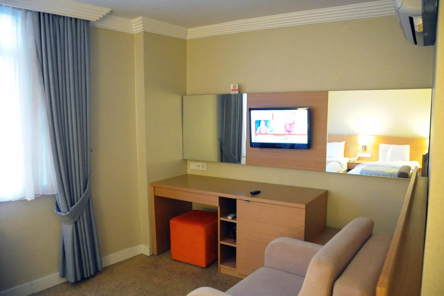 TV/Entertainment Center in Sahinbey Hotel