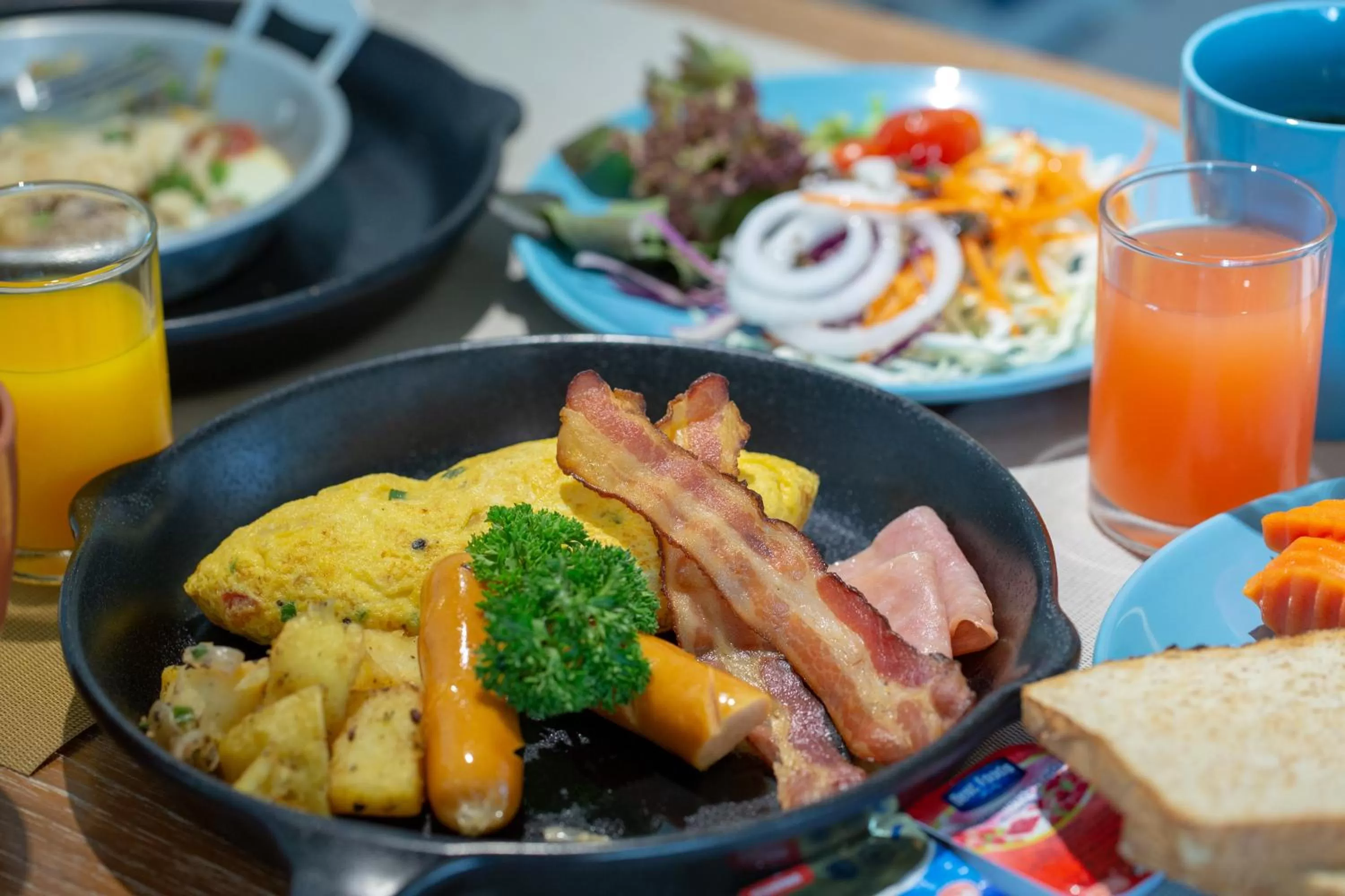 Restaurant/places to eat in Costa Village Bangsaray