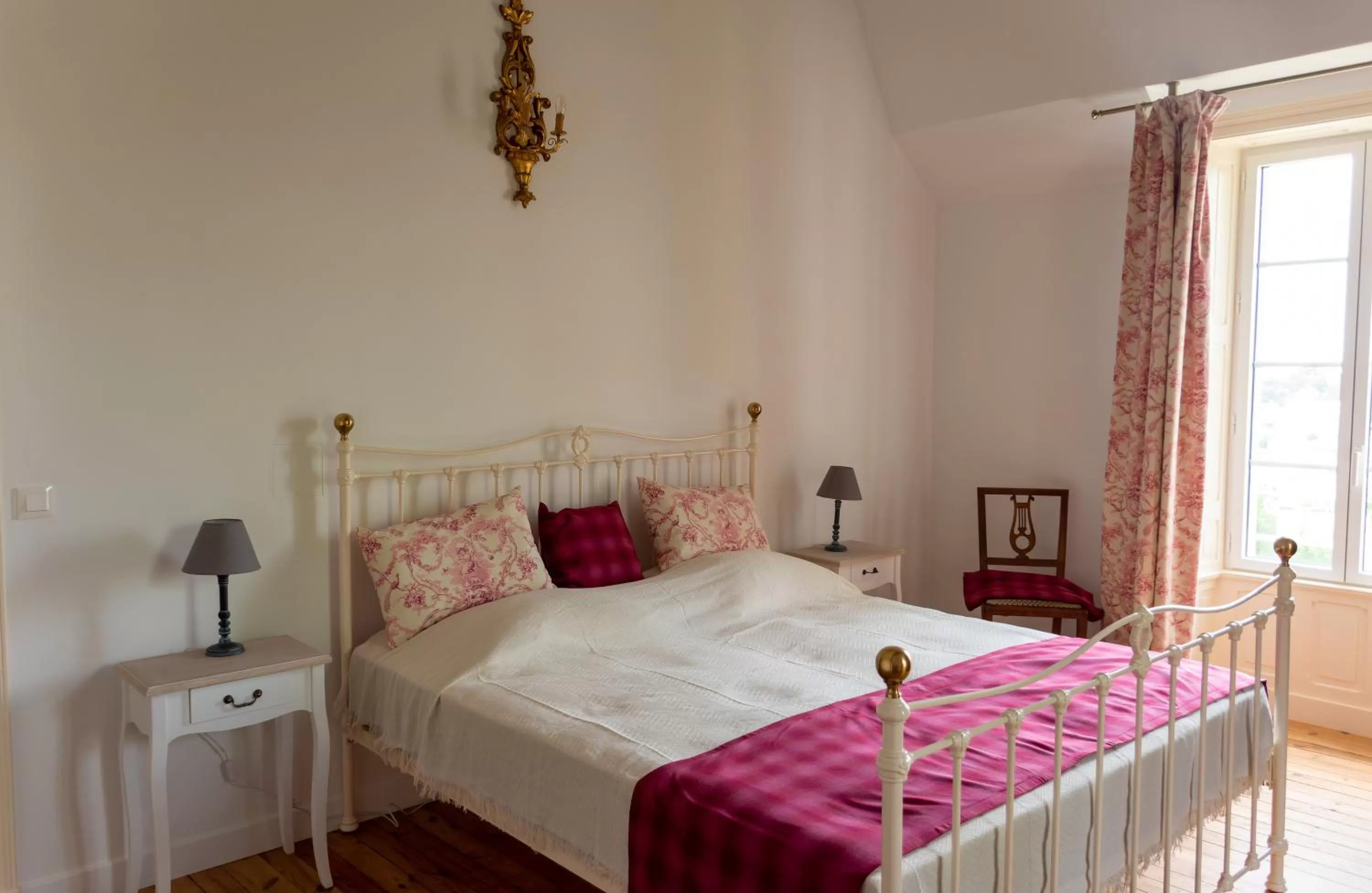 Bed in Chambres d'hôtes Château de Saint Etienne du Bois