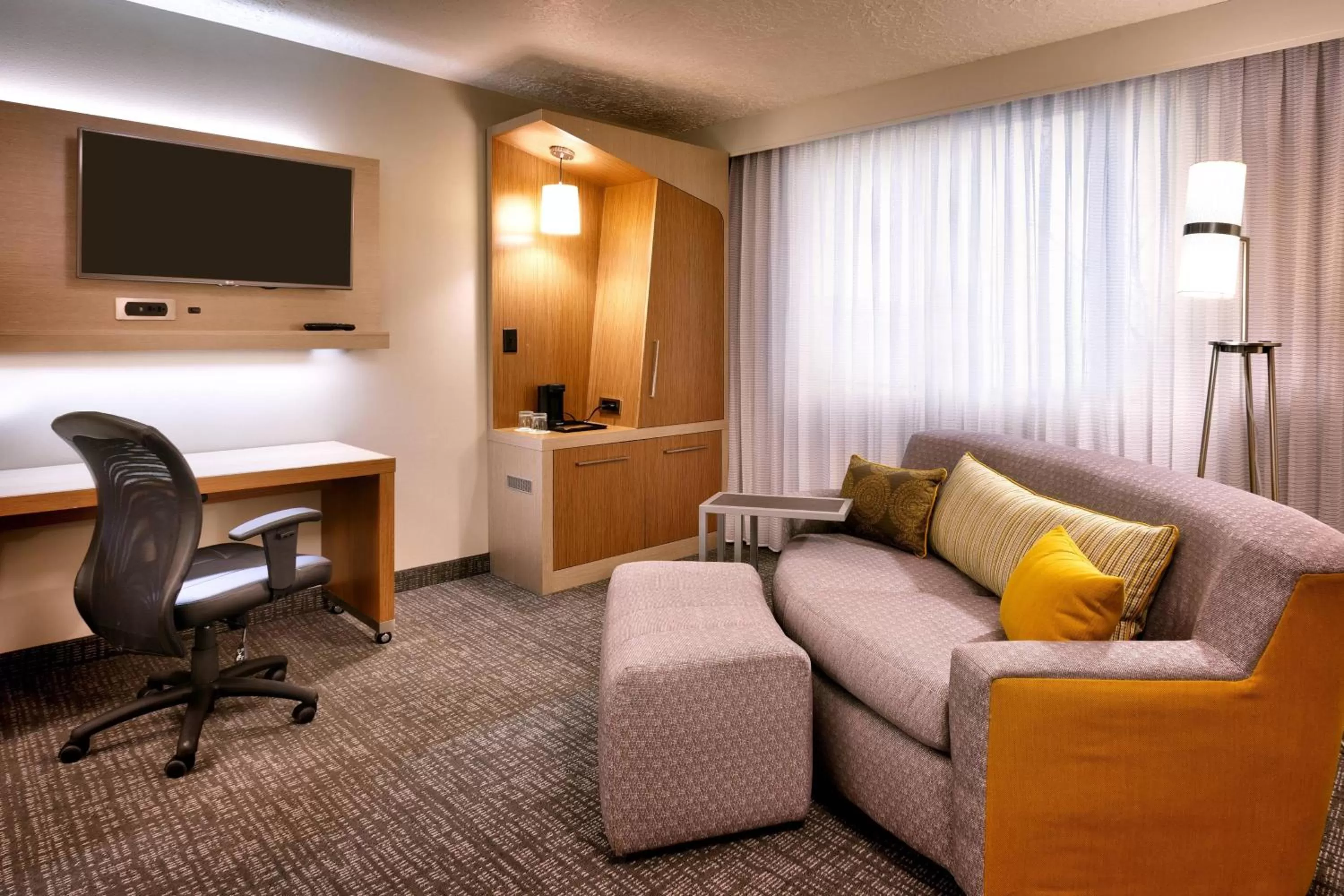 King Room with Sofa Bed - Hearing Accessible in Courtyard by Marriott Ogden