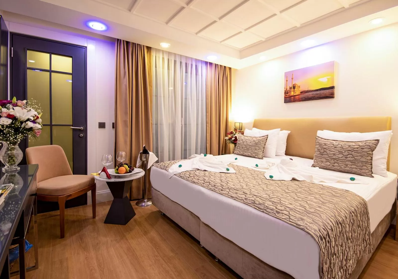 Food and drinks, Bed in Antusa Design Hotel & Spa