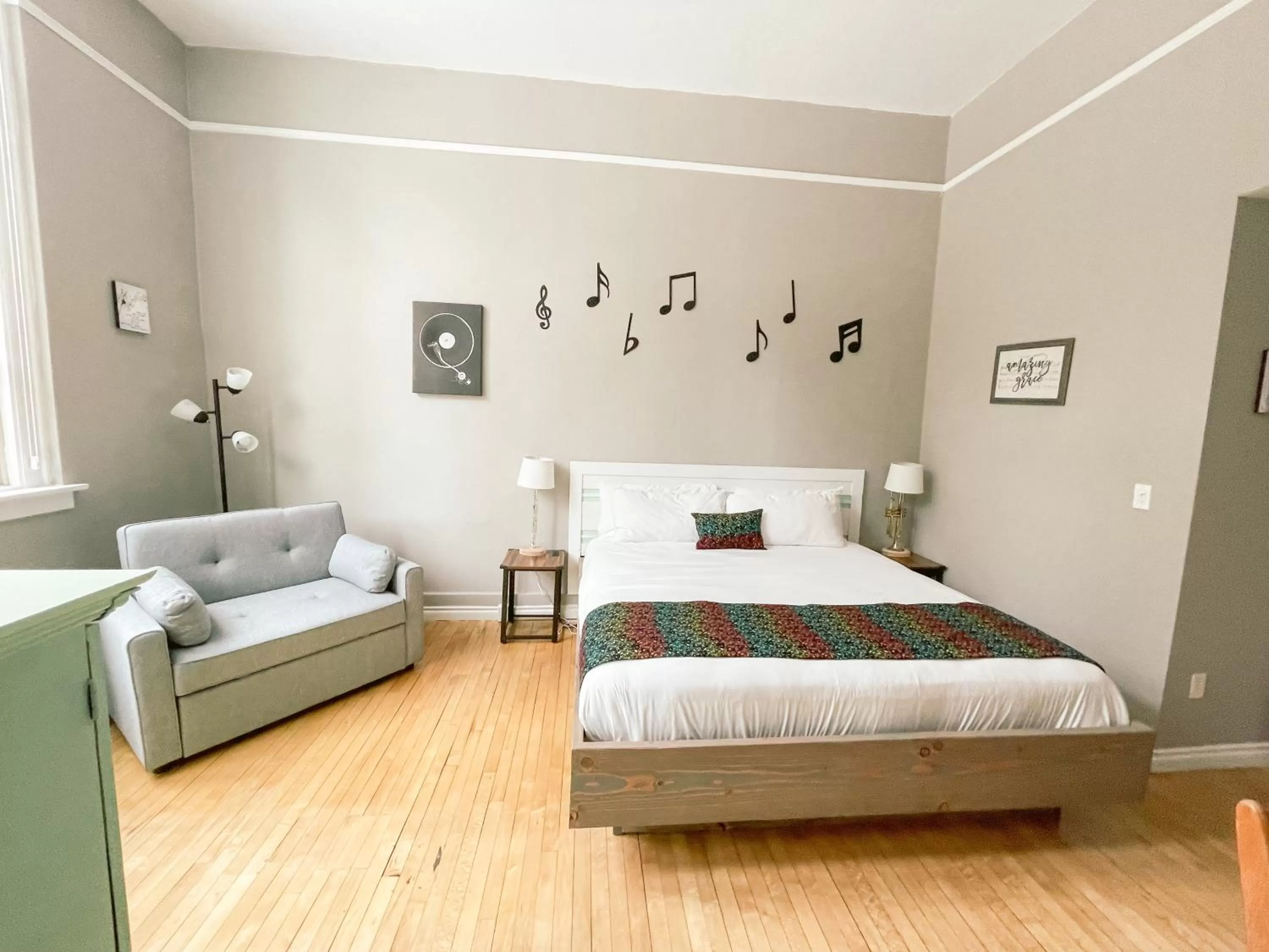 Bed in Northside School Bed & Breakfast