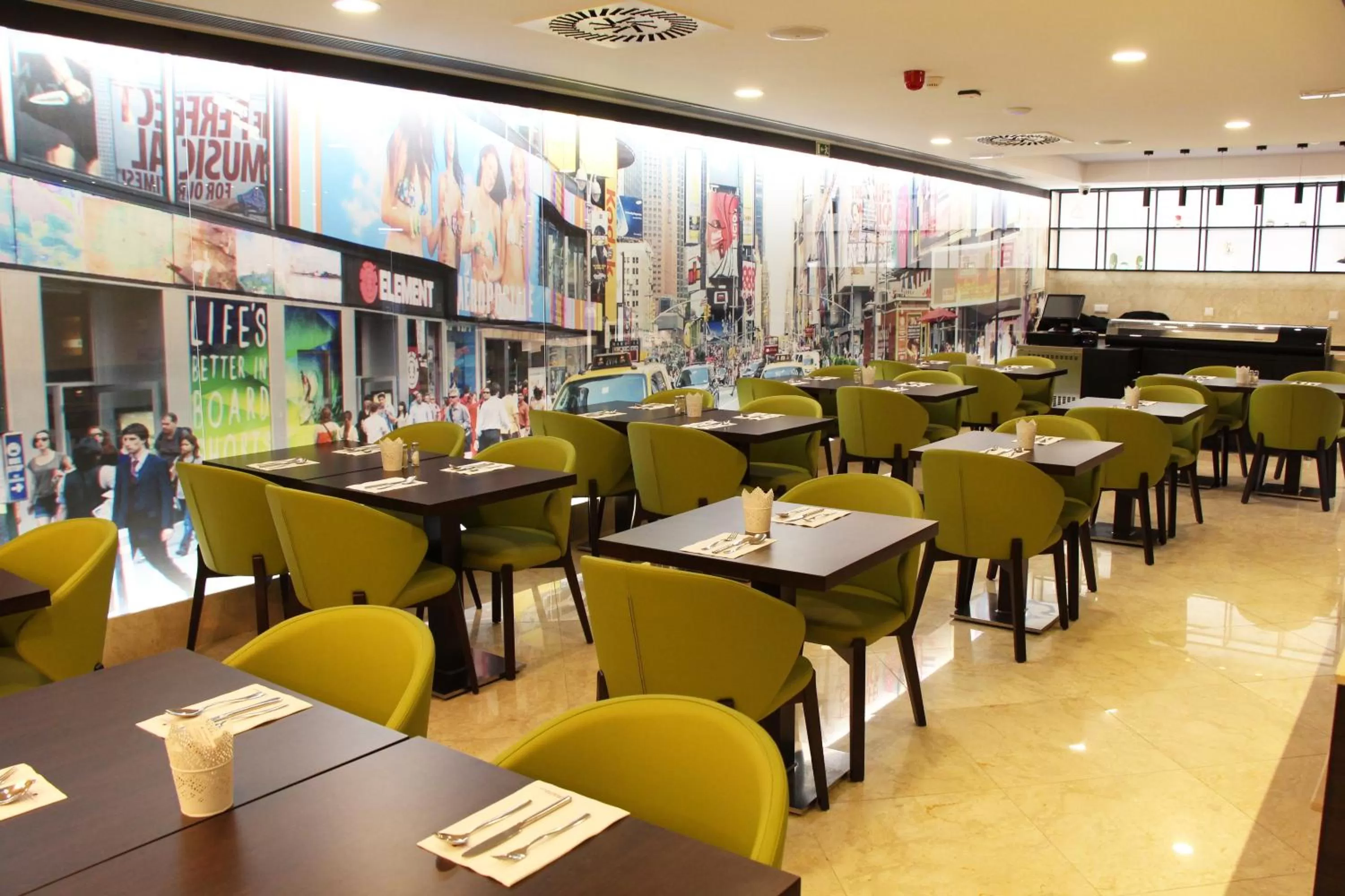 Restaurant/places to eat in America Diamonds Hotel