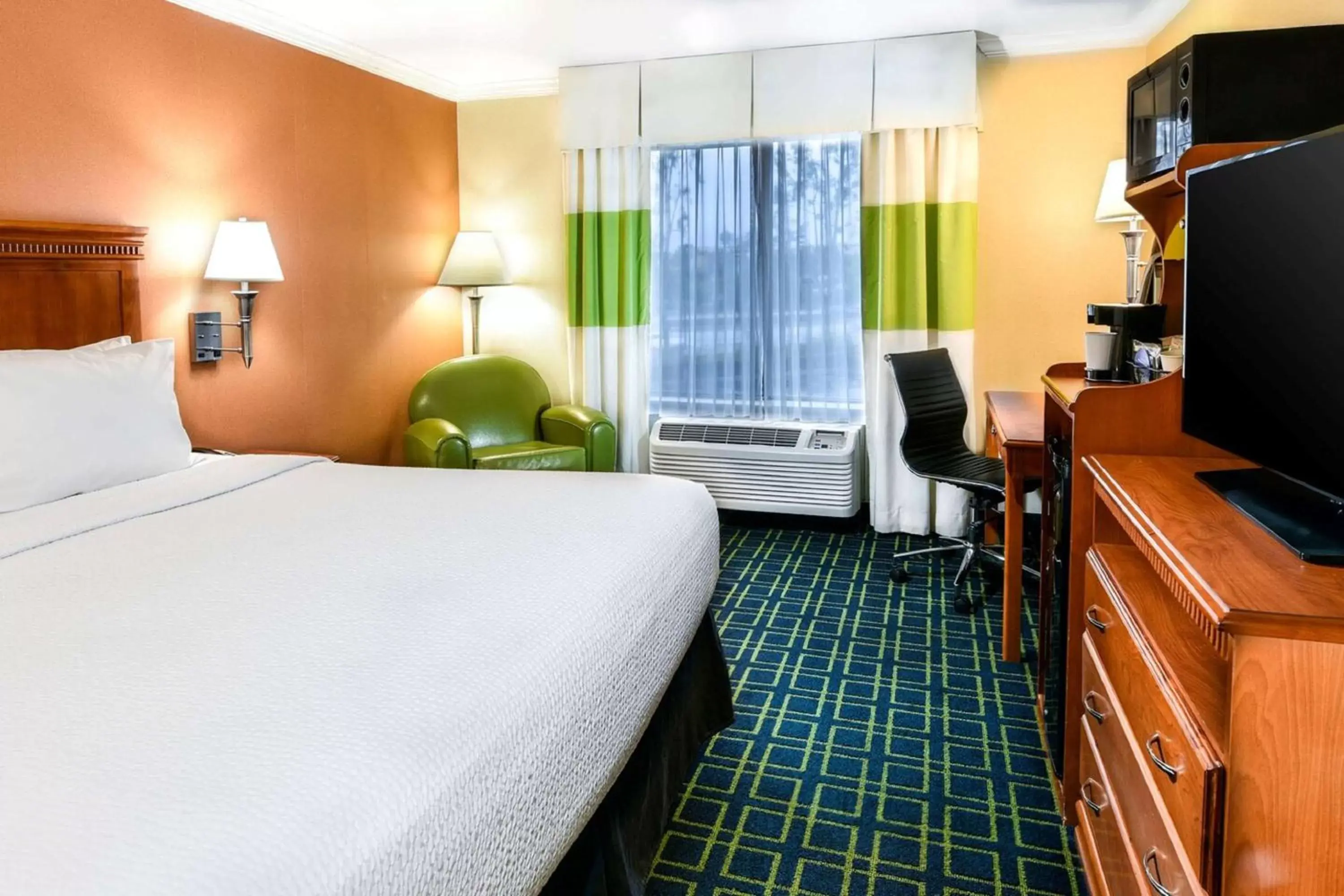 King Room with Roll-In Shower - Disability Access in SureStay Hotel by Best Western Ontario Airport King Room with Roll-In Shower - Disability Access in SureStay Hotel by Best Western Ontario Airport