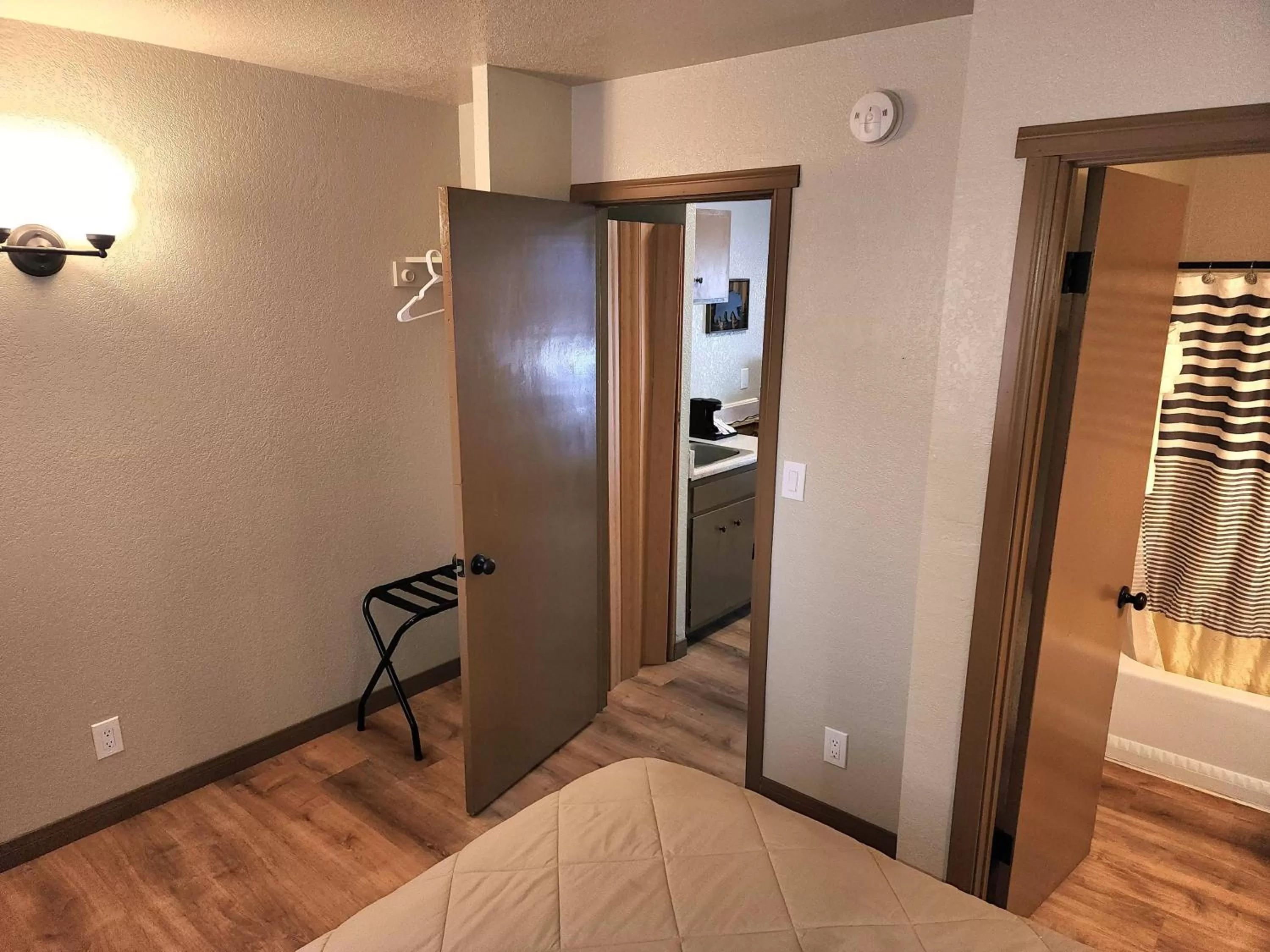 Photo of the whole room, Bed in Black Forest Lodge