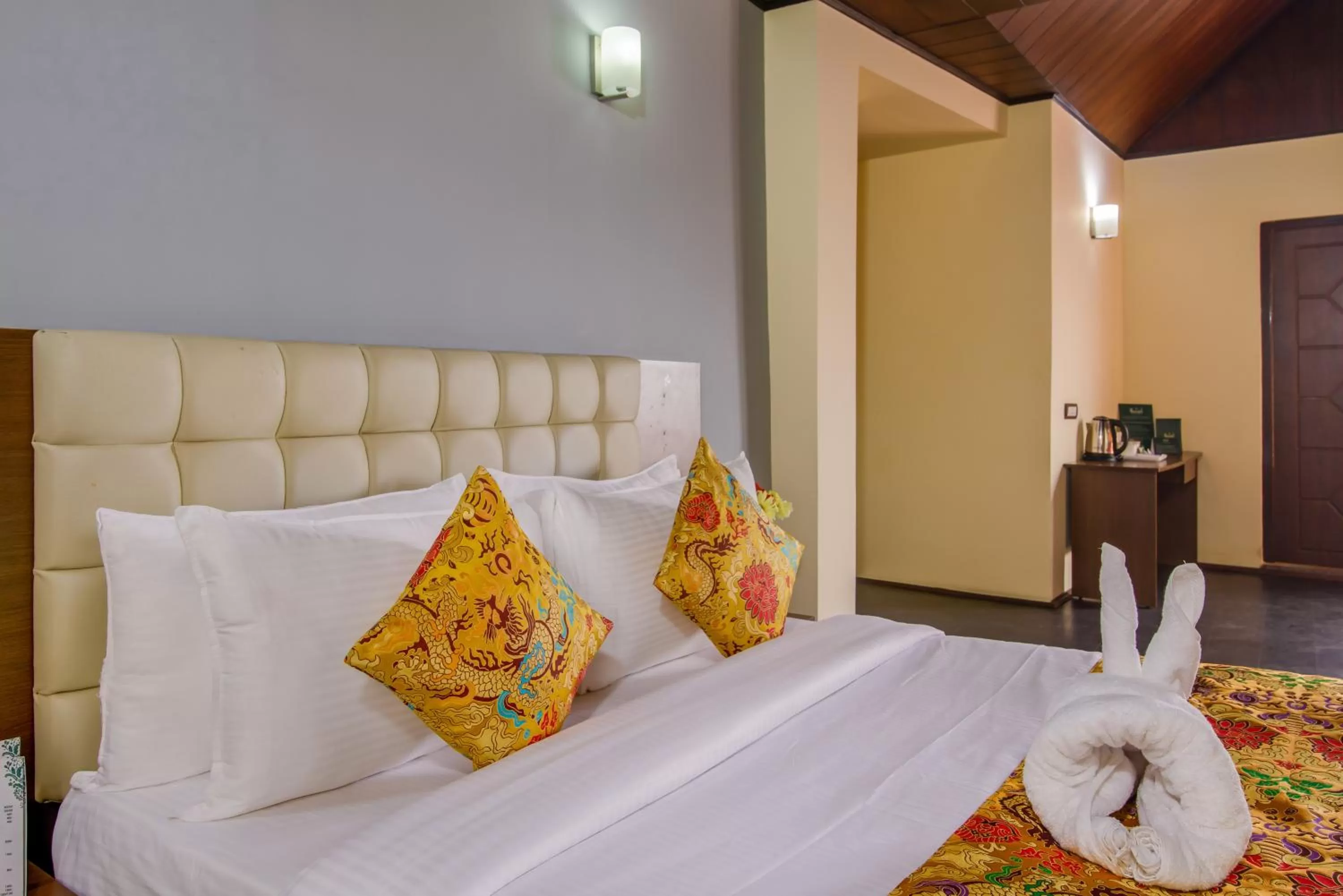 Bedroom, Bed in Muscatel Grand Silkroute - 300 Mts from MG Marg