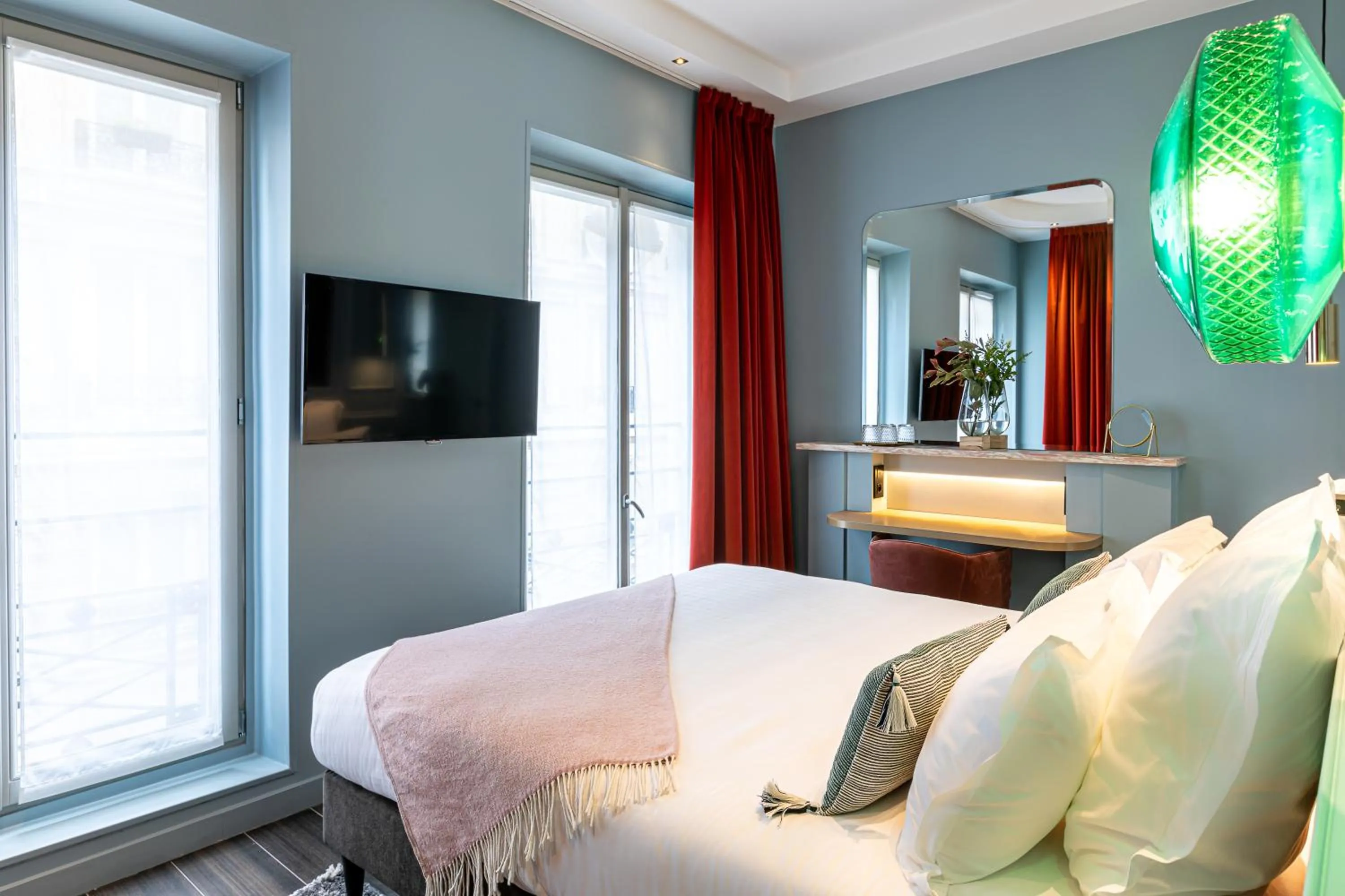 Bed in Hôtel Veryste & Spa Paris