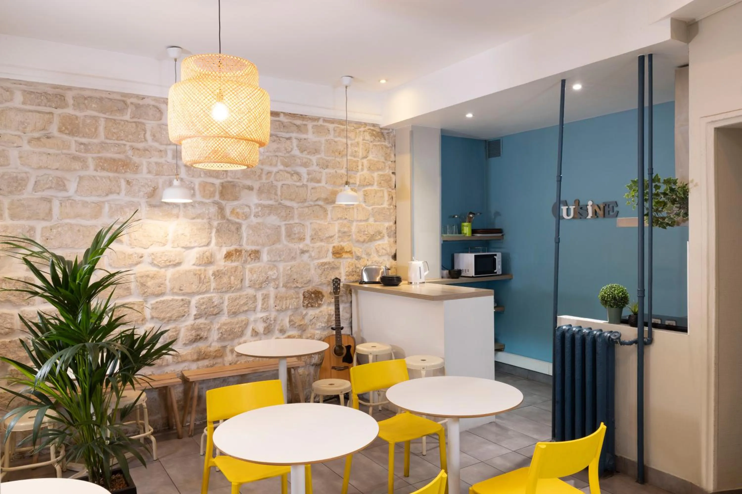 Kitchen or kitchenette in Le Regent Montmartre by Hiphophostels