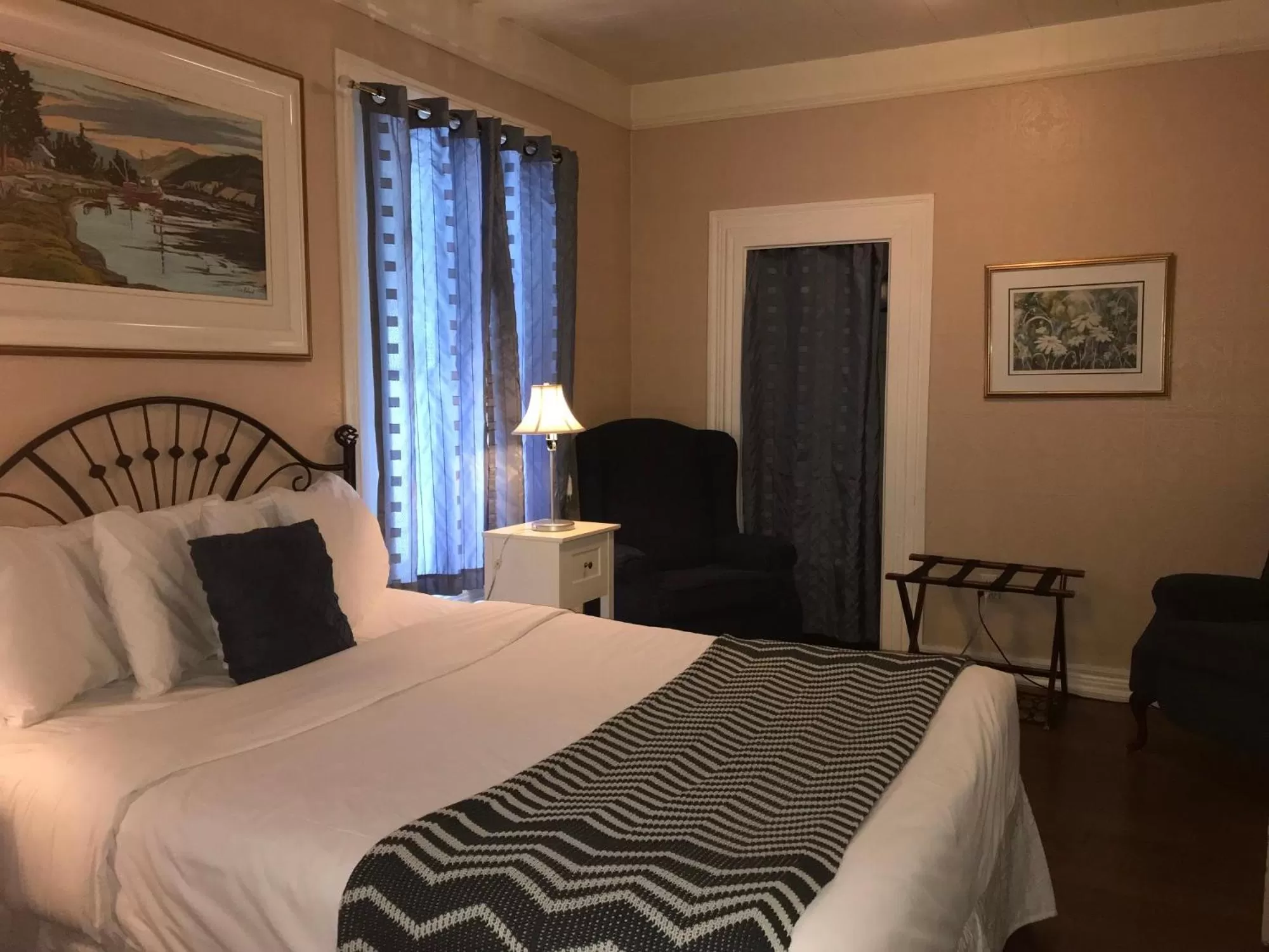 Standard Queen or Double Room in Hôtel-La Grande Maison et Spa