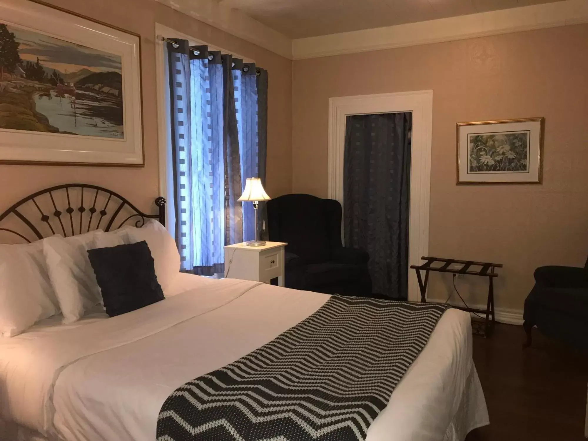 Standard Queen or Double Room in Hôtel-La Grande Maison et Spa Standard Queen or Double Room in Hôtel-La Grande Maison et Spa