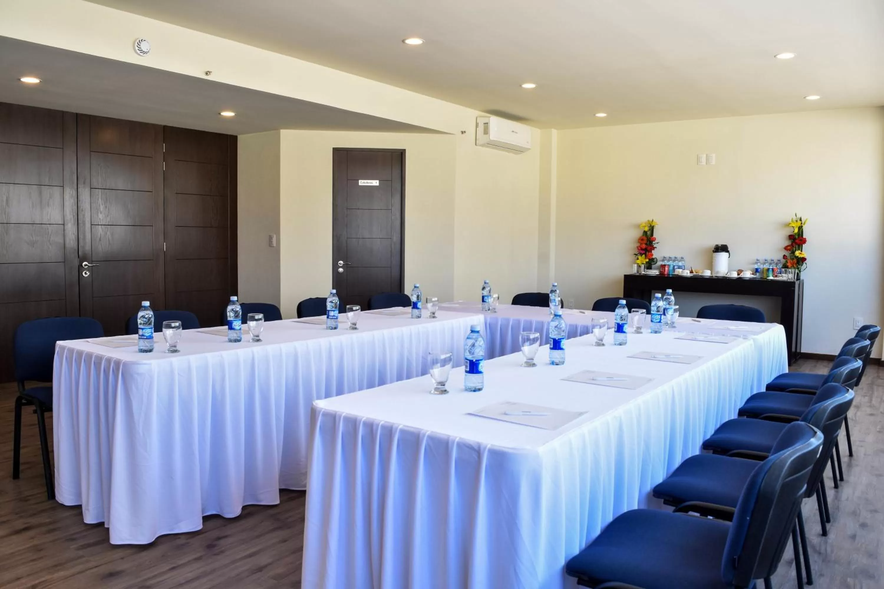 Meeting/conference room in Crown Victoria Hotel