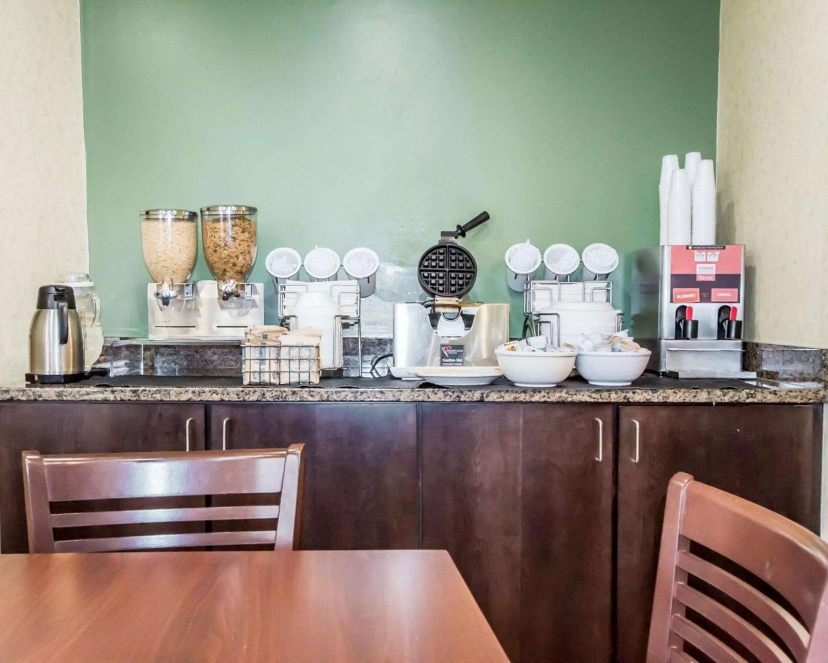 Restaurant/places to eat in Sleep Inn