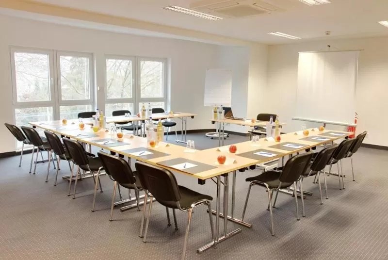Meeting/conference room in Thermalis - Das Boardinghouse im Kurpark Bad Hersfeld