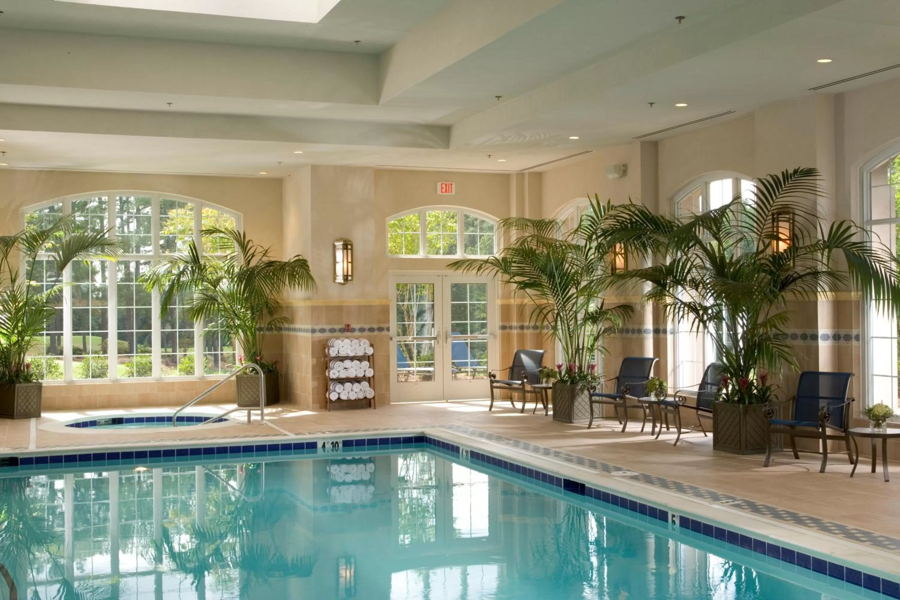 Swimming pool in Washington Duke Inn & Golf Club