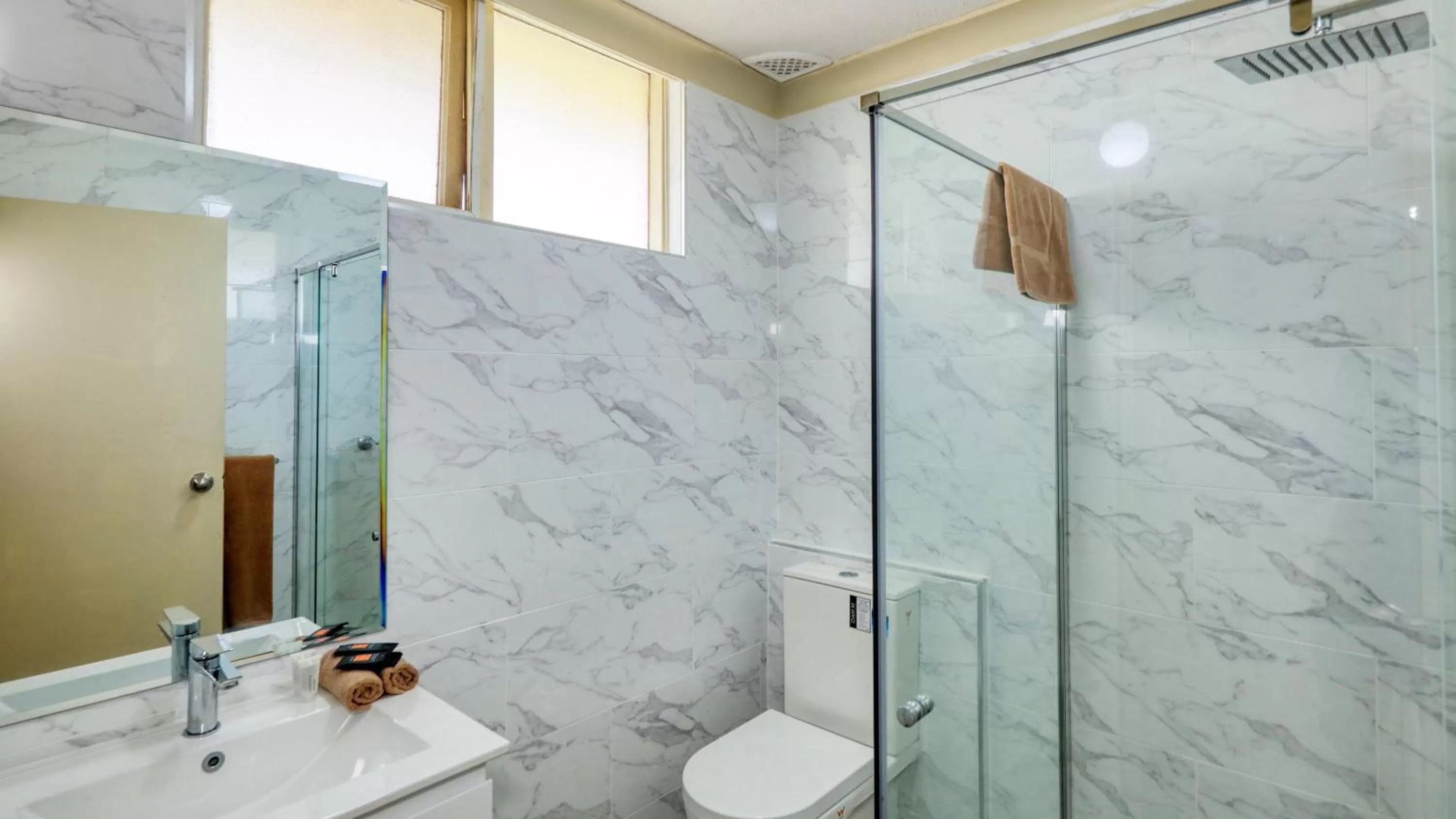 Shower in Cootamundra Gardens Motel