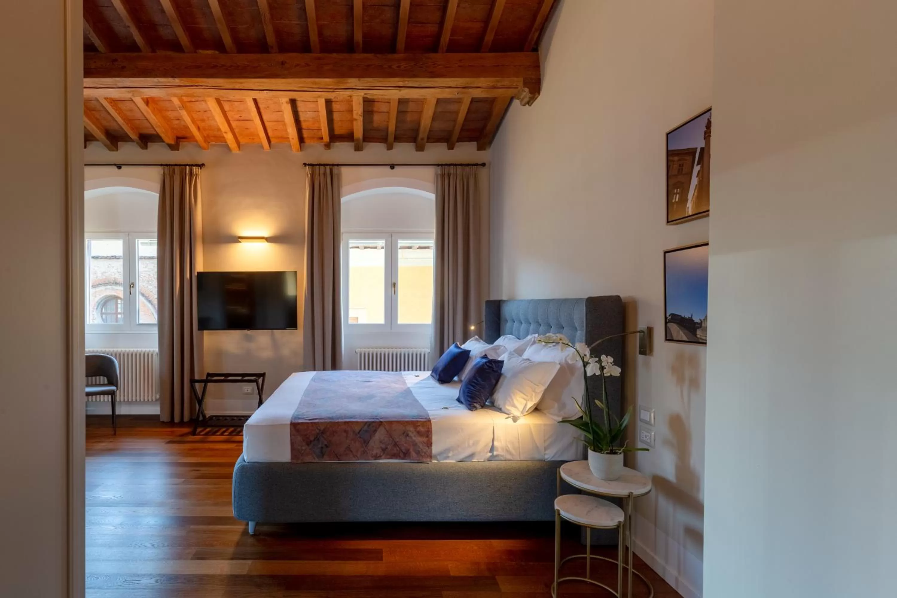 Bed in Dimora Le Torri - Boutique Luxury Suites in Florence Historic Centre - Adults Only