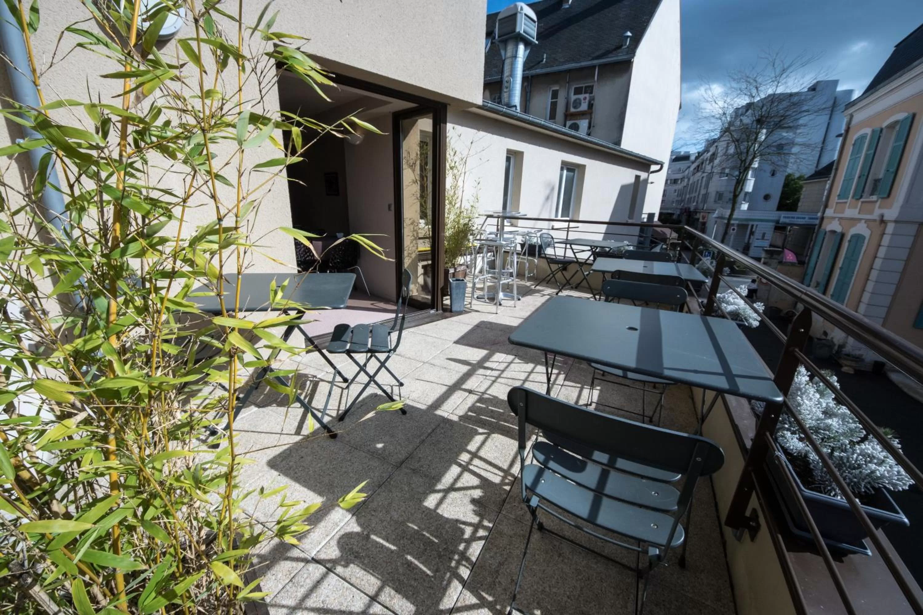 Balcony/Terrace in L'HÔTEL de CHARTRES