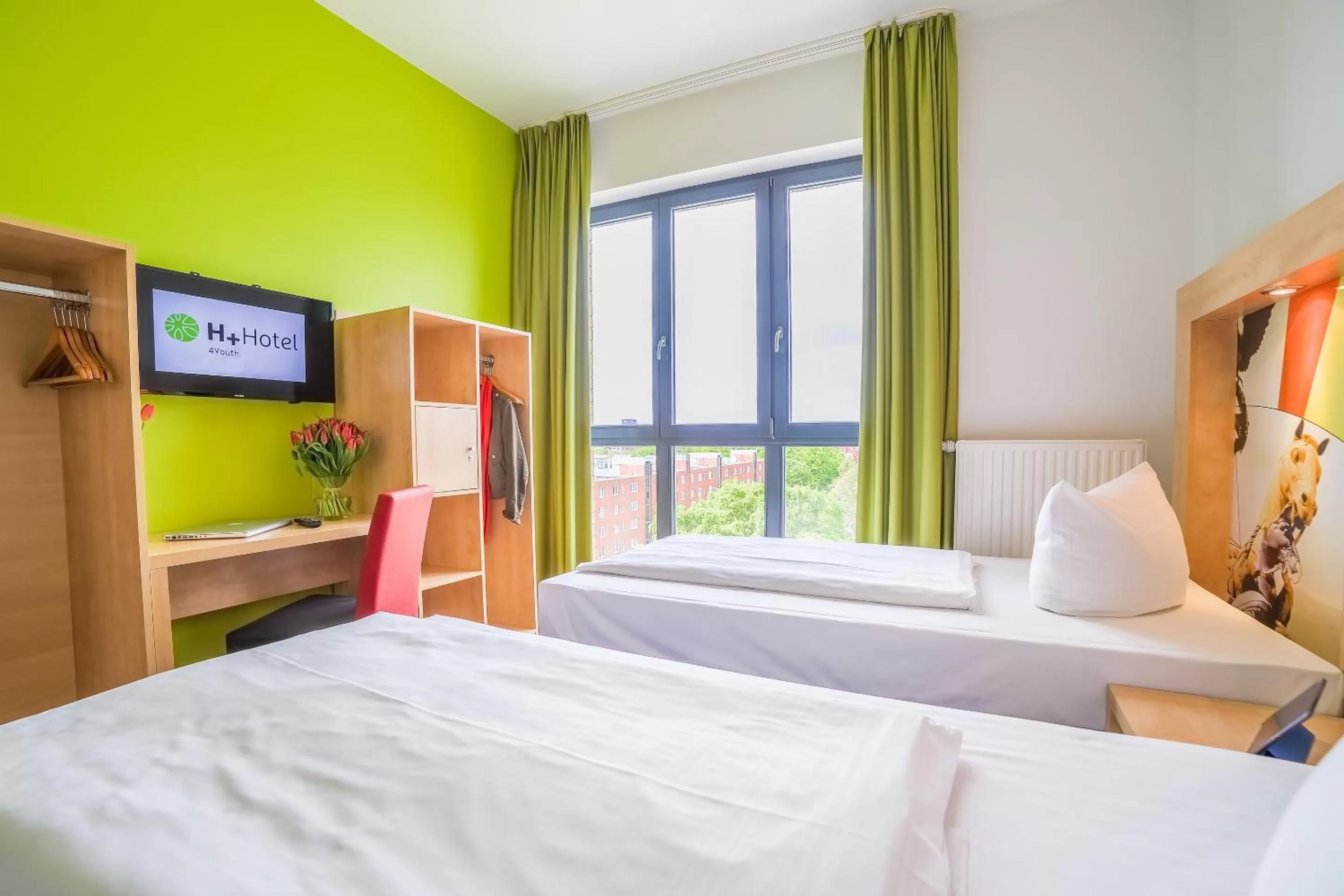 Bed in H+ Hotel 4Youth