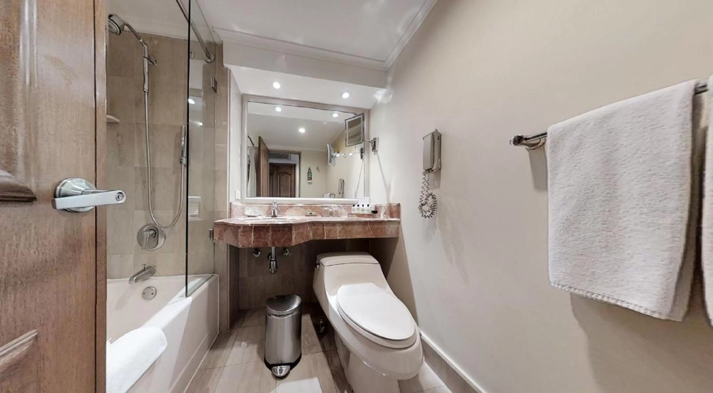 Bathroom in Hotel Intercontinental Cali by IHG