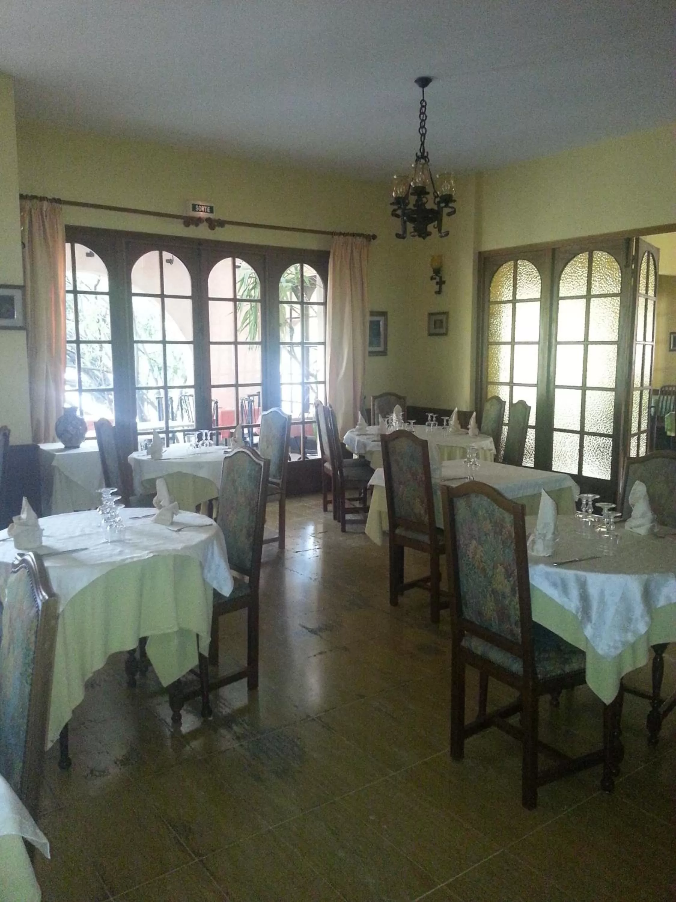 Restaurant/places to eat in Castellu Rossu