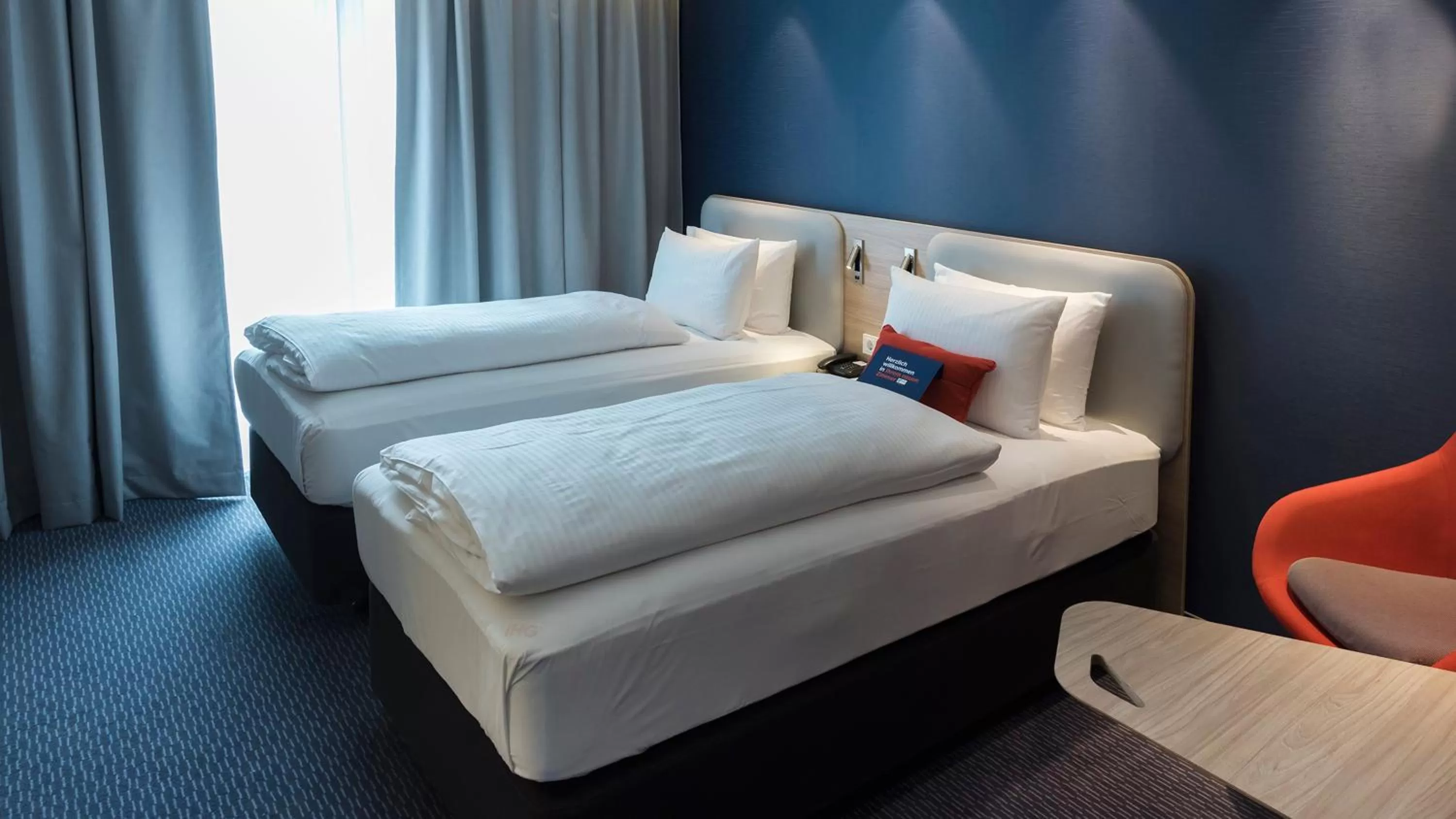 Photo of the whole room, Bed in Holiday Inn Express - Wiesbaden by IHG